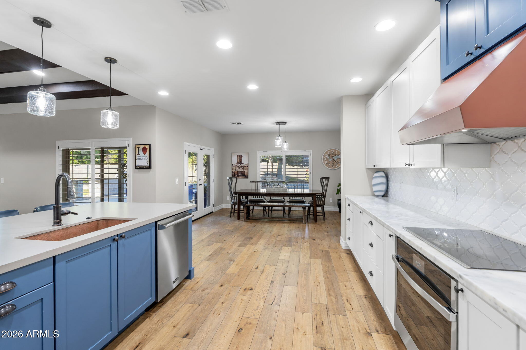 5926 E HARTFORD Avenue