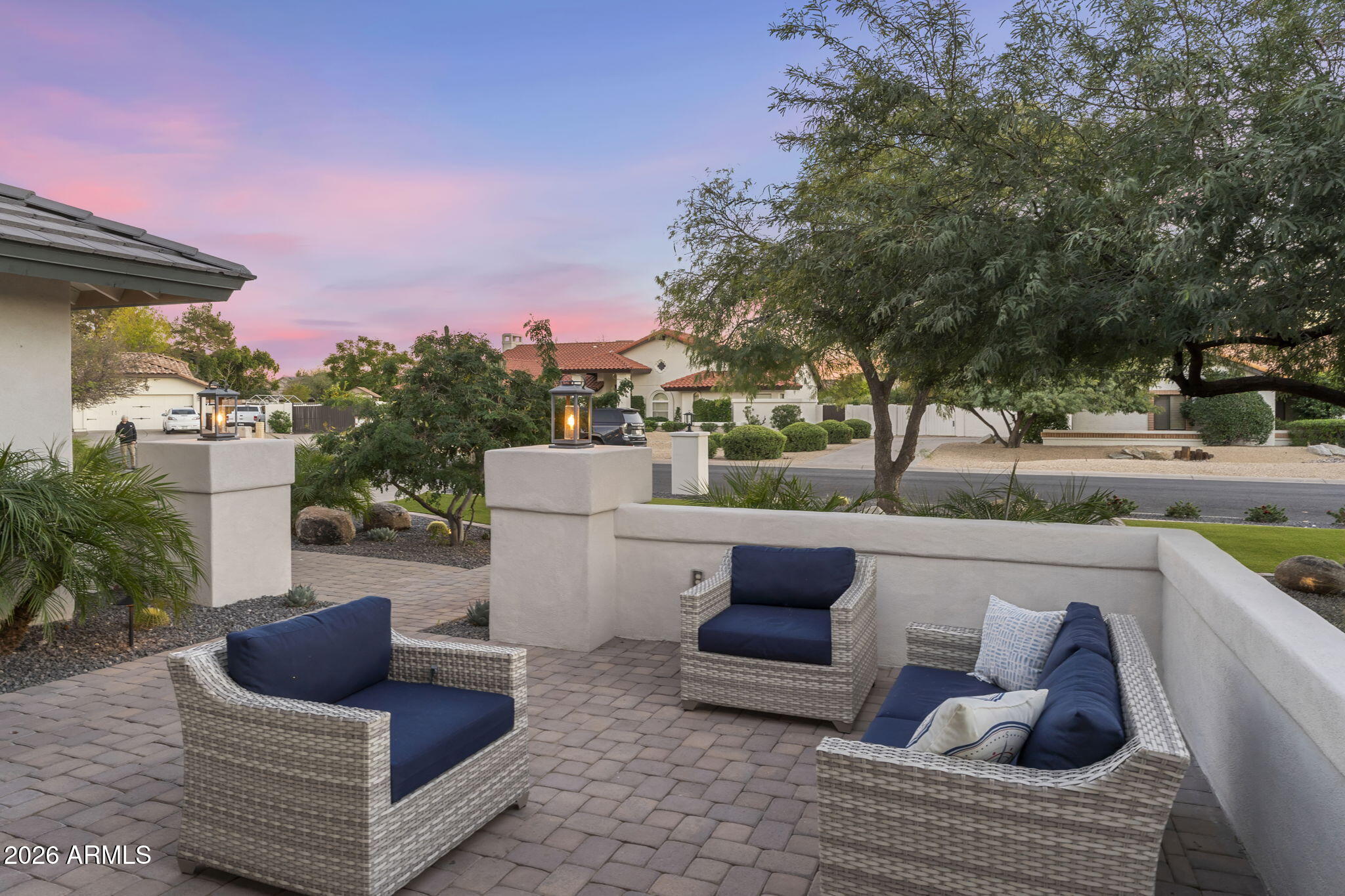 5926 E HARTFORD Avenue