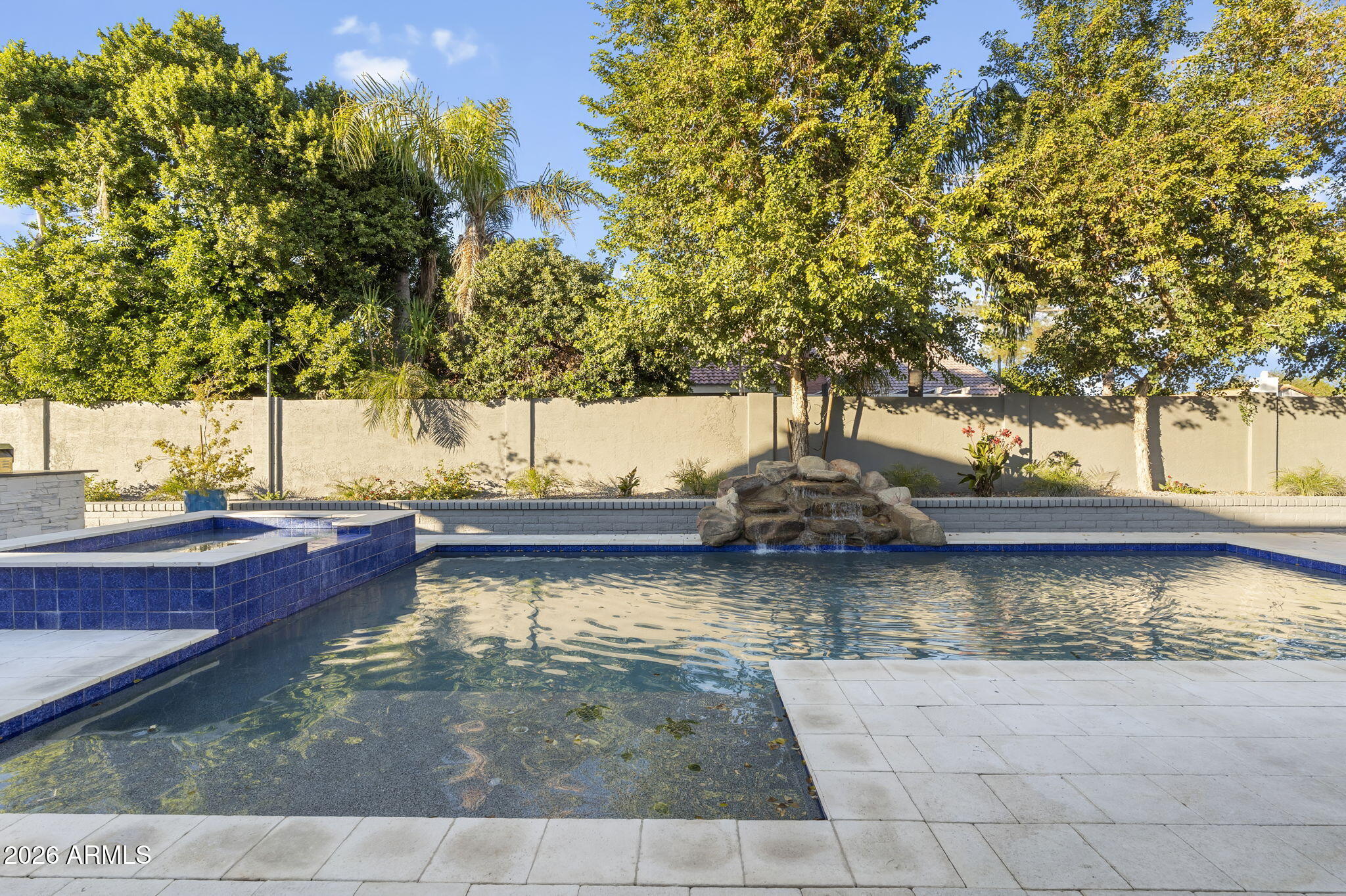 5926 E HARTFORD Avenue