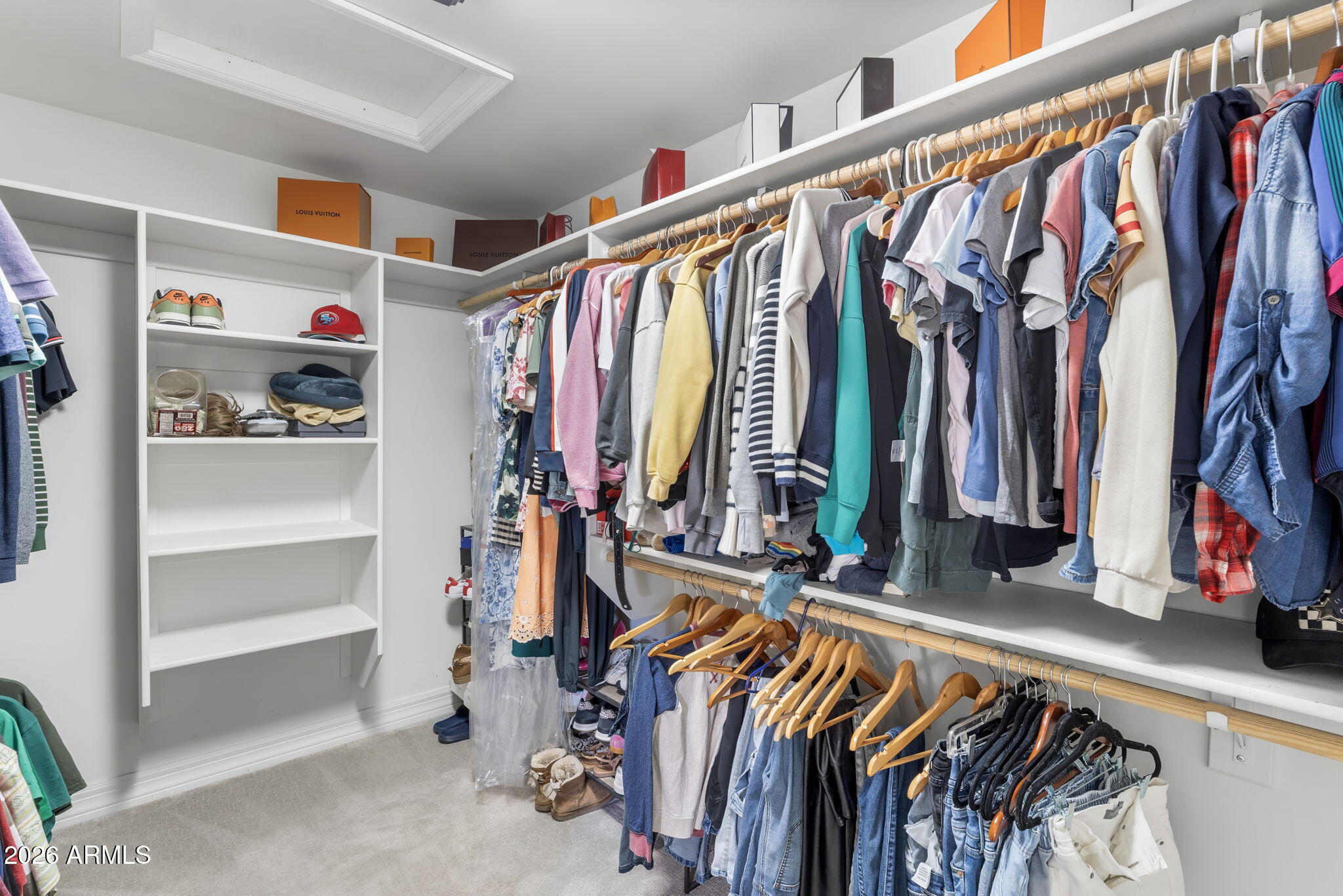 5926 E HARTFORD Avenue