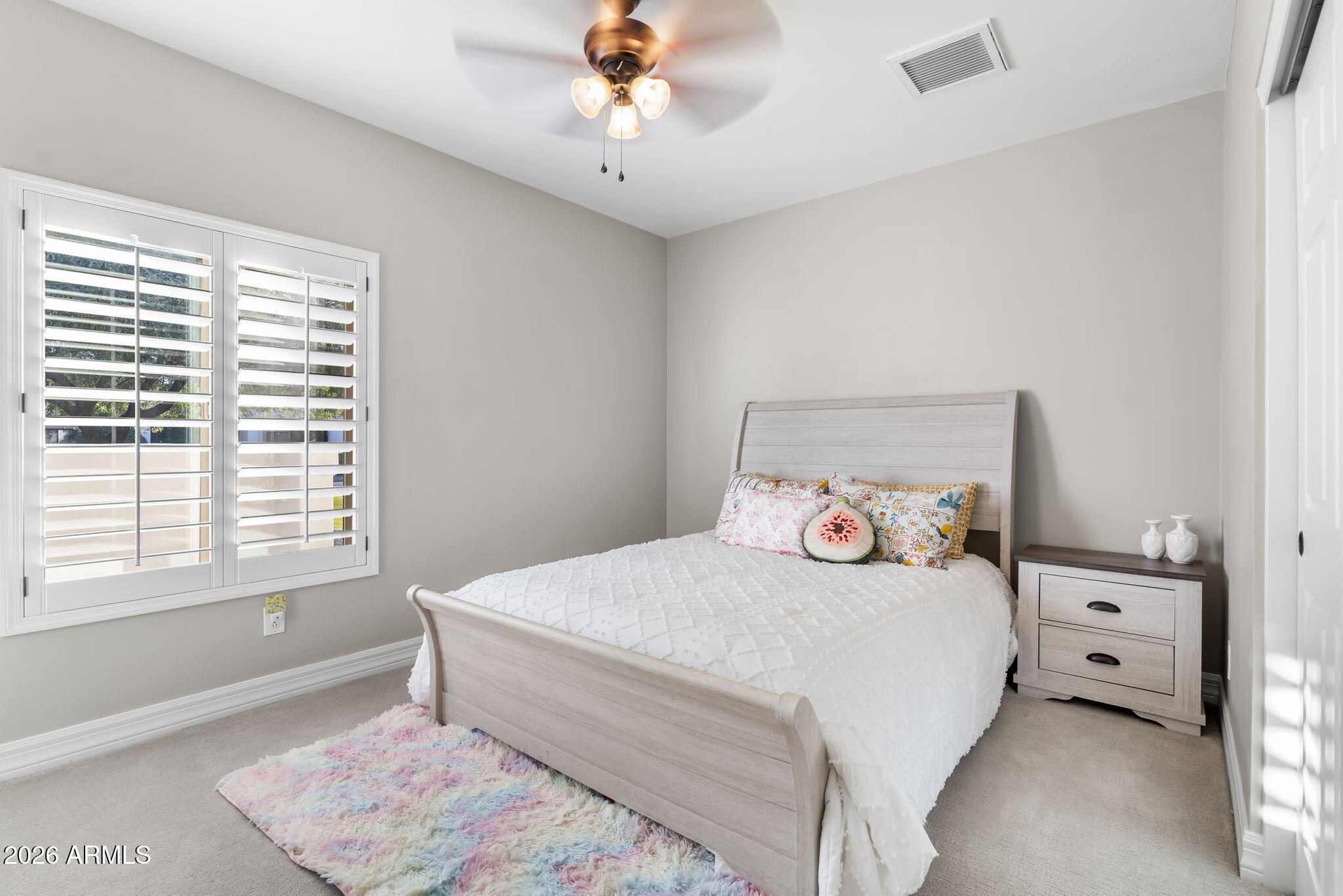 5926 E HARTFORD Avenue