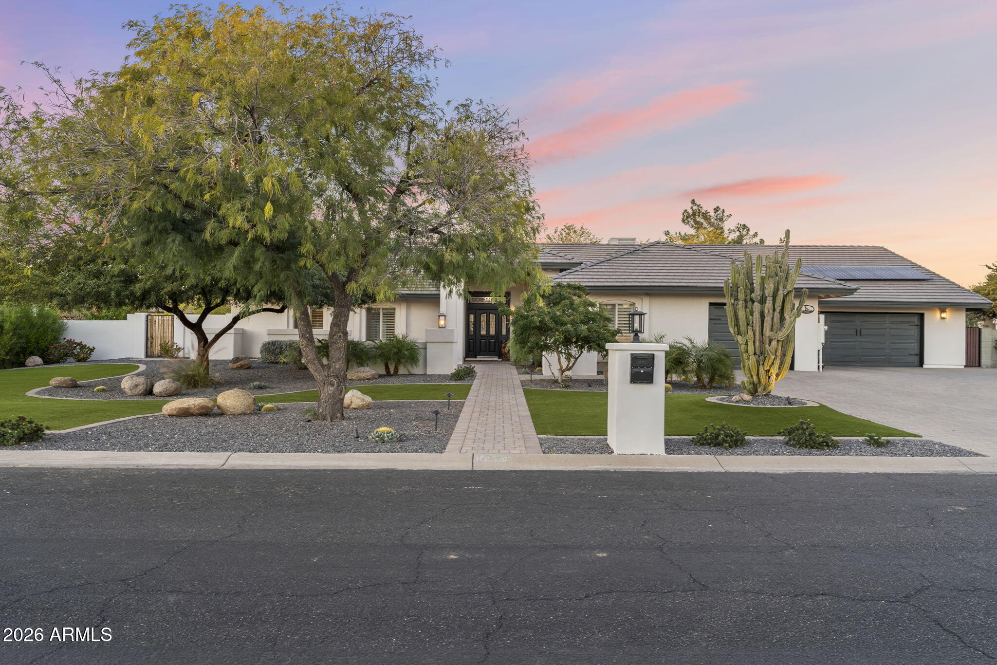 5926 E HARTFORD Avenue