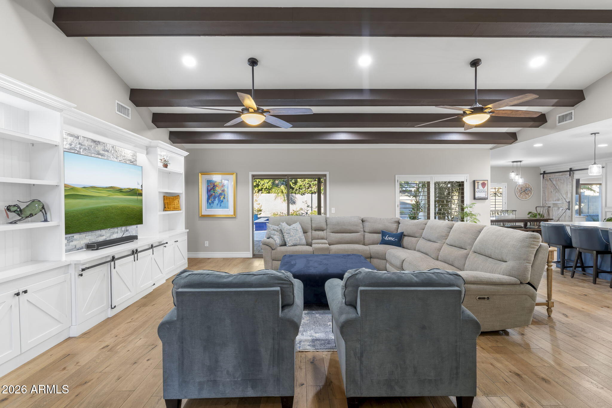 5926 E HARTFORD Avenue