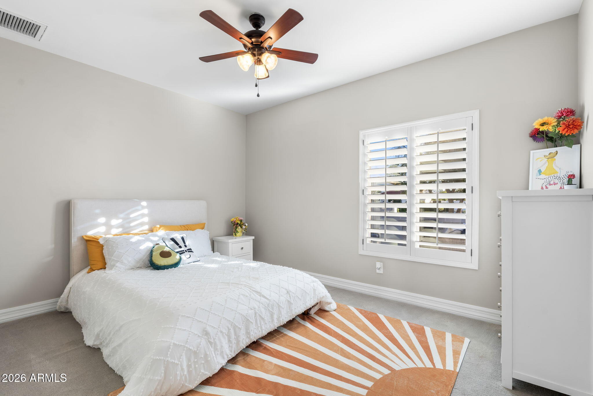 5926 E HARTFORD Avenue