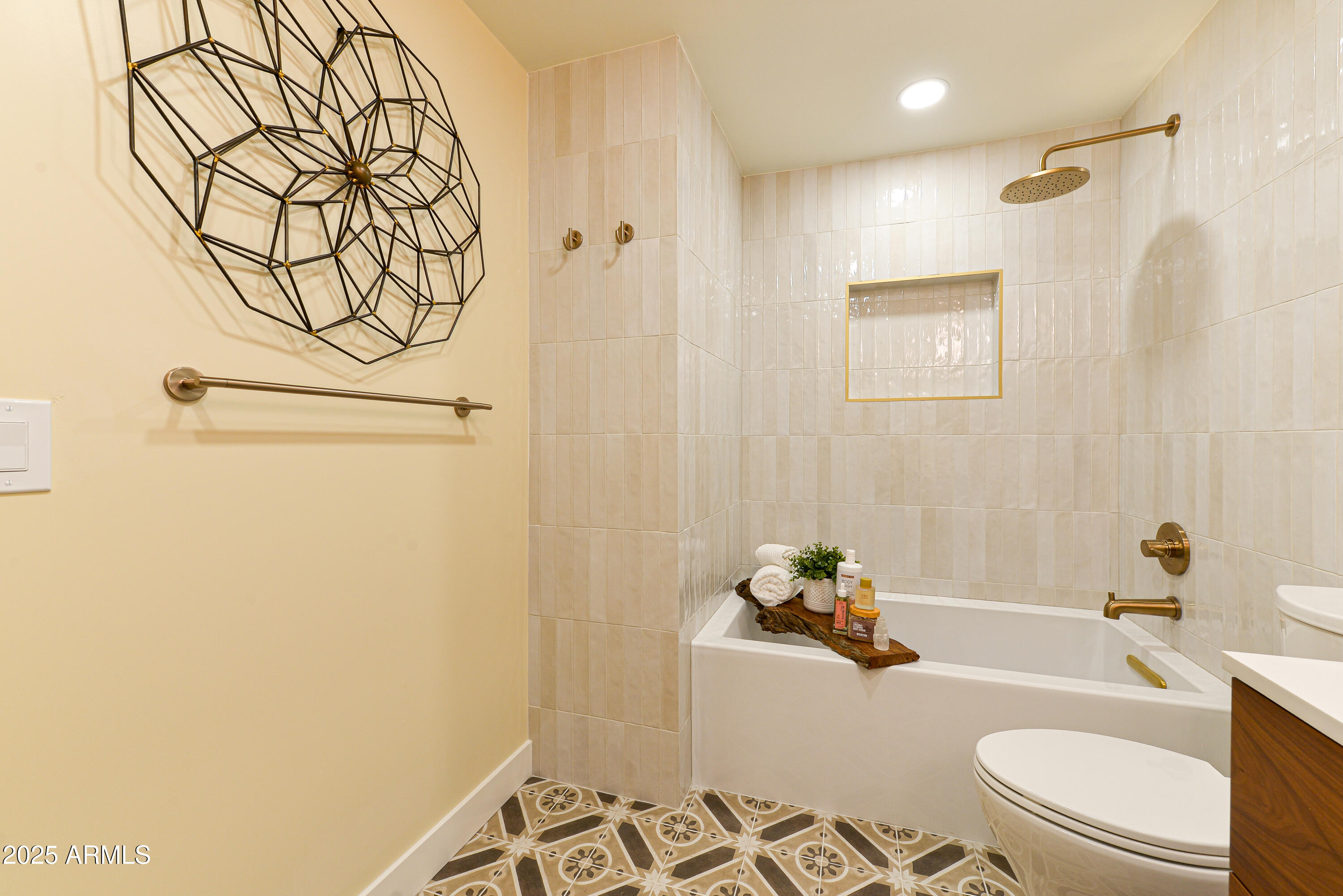 8532 E SAN MIGUEL Avenue