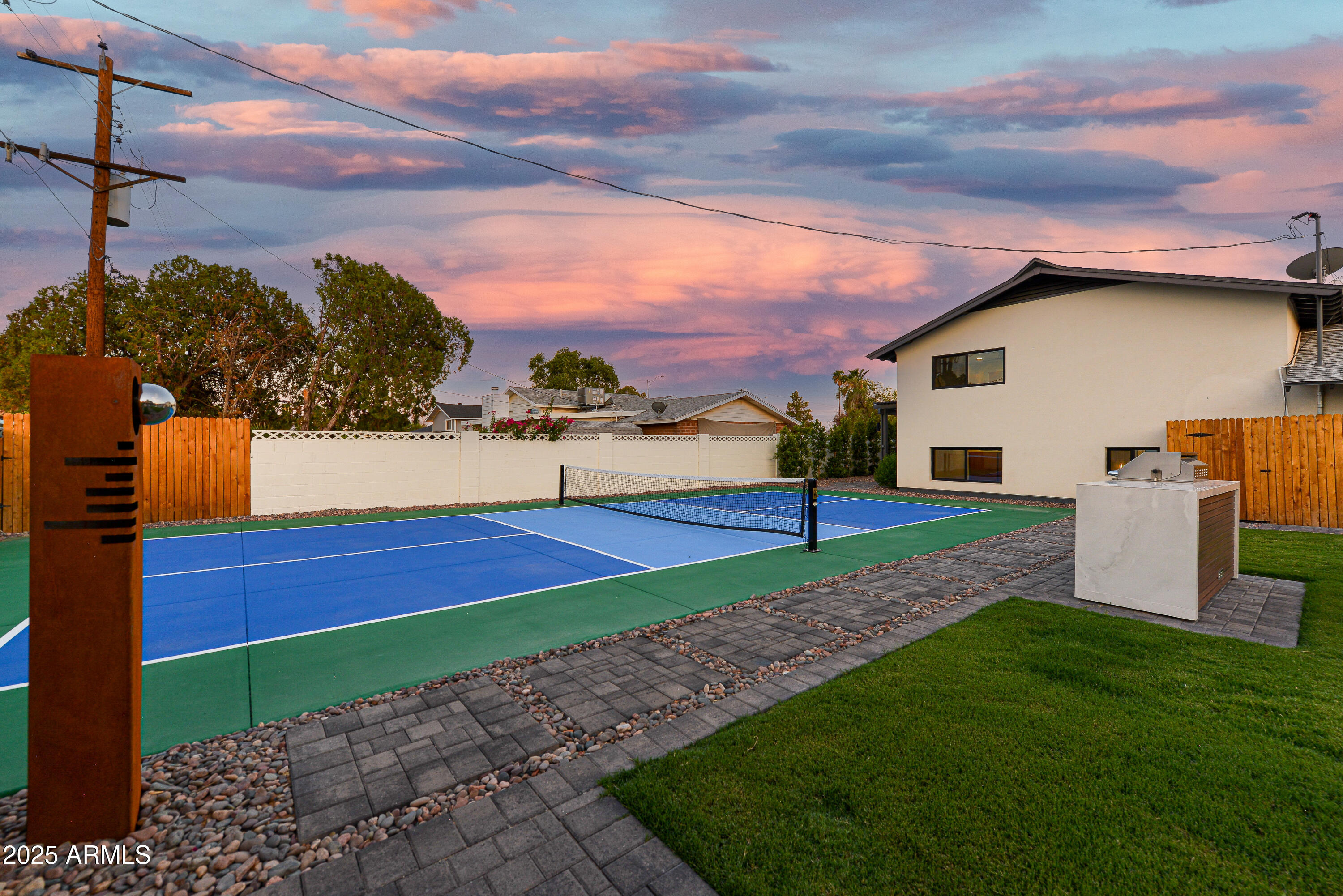 8532 E SAN MIGUEL Avenue