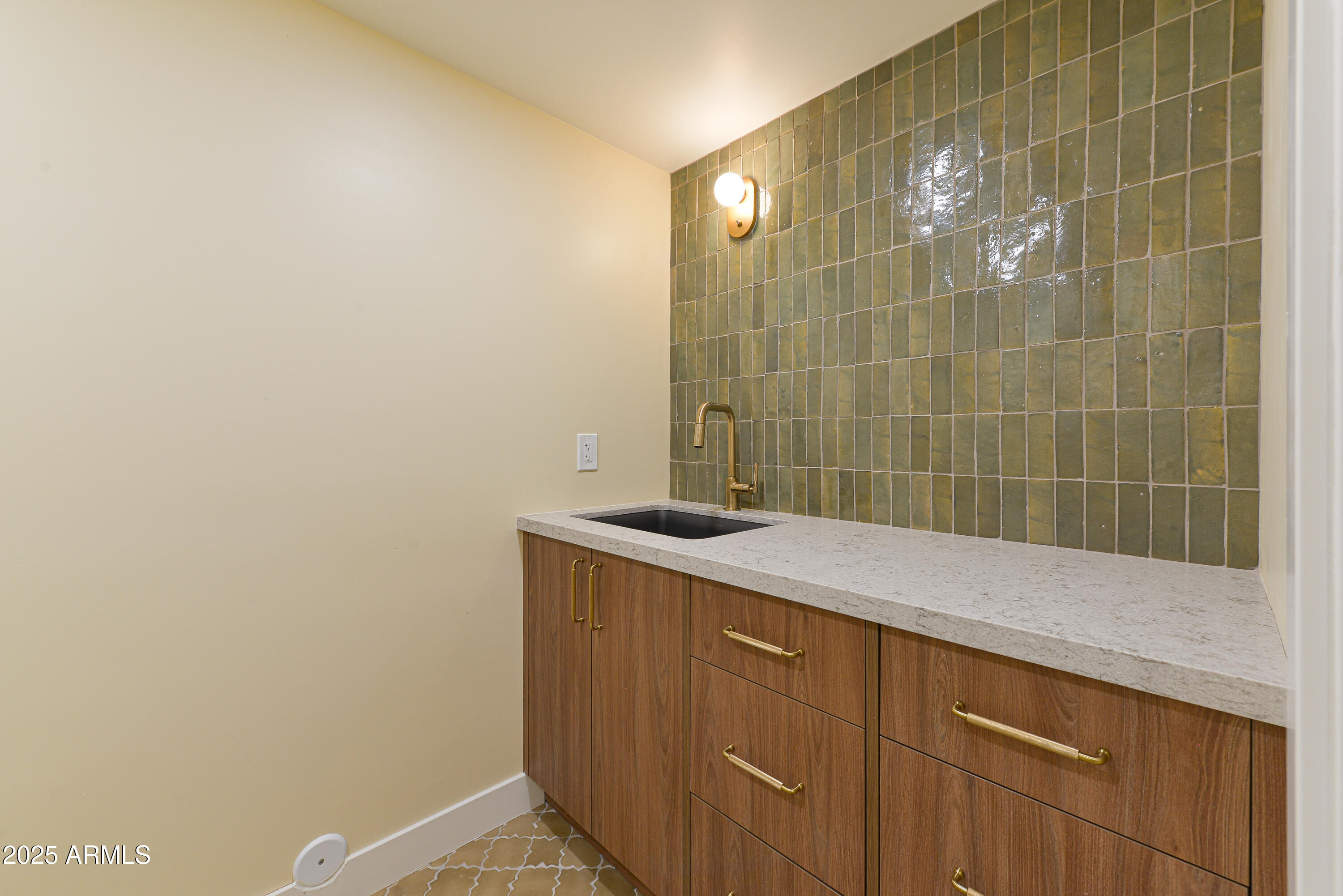 8532 E SAN MIGUEL Avenue