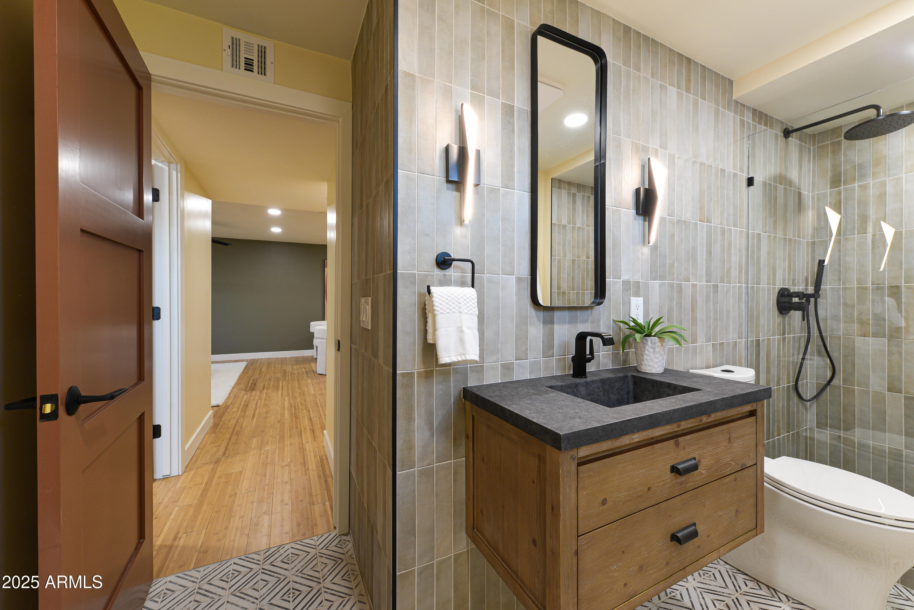 8532 E SAN MIGUEL Avenue