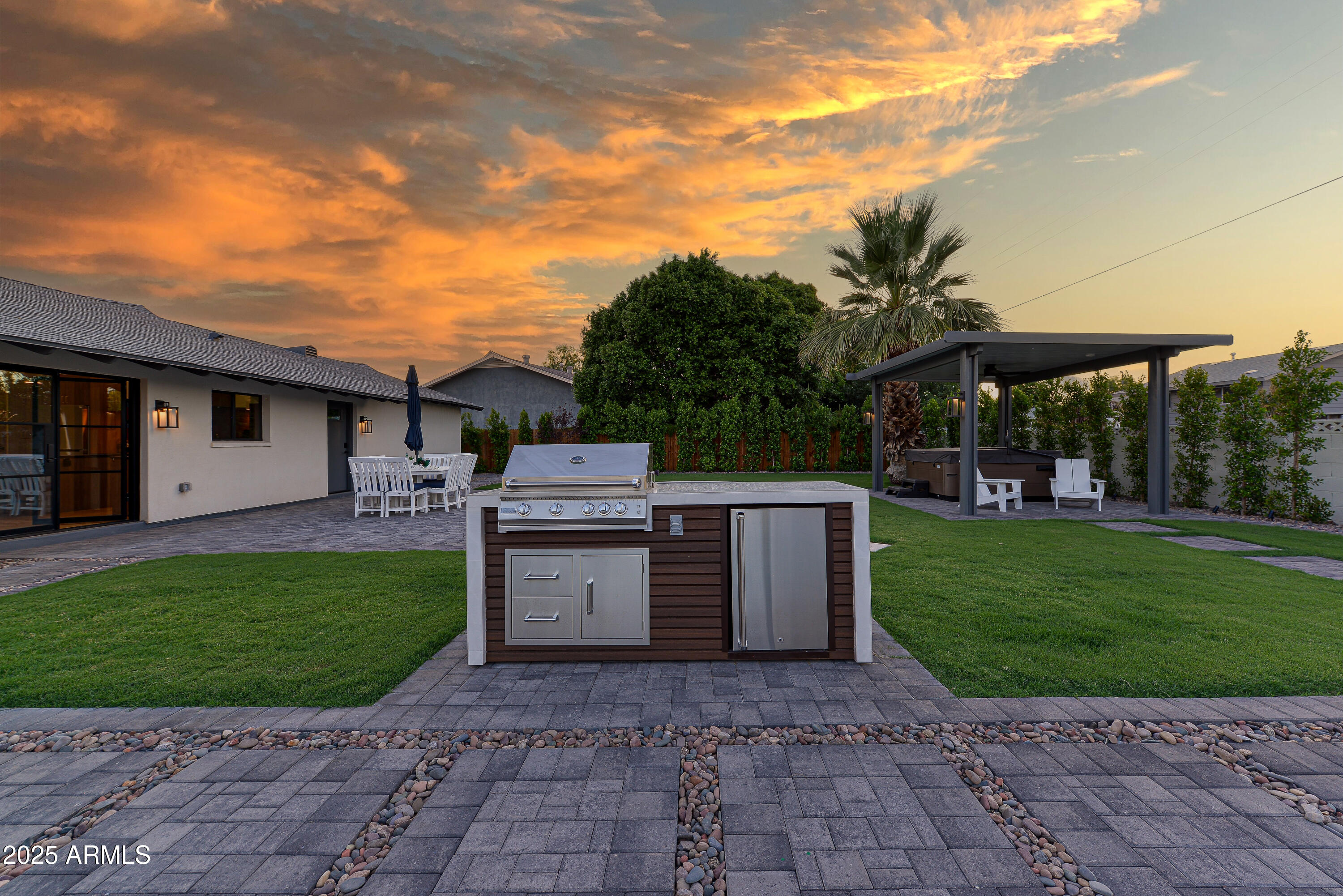 8532 E SAN MIGUEL Avenue