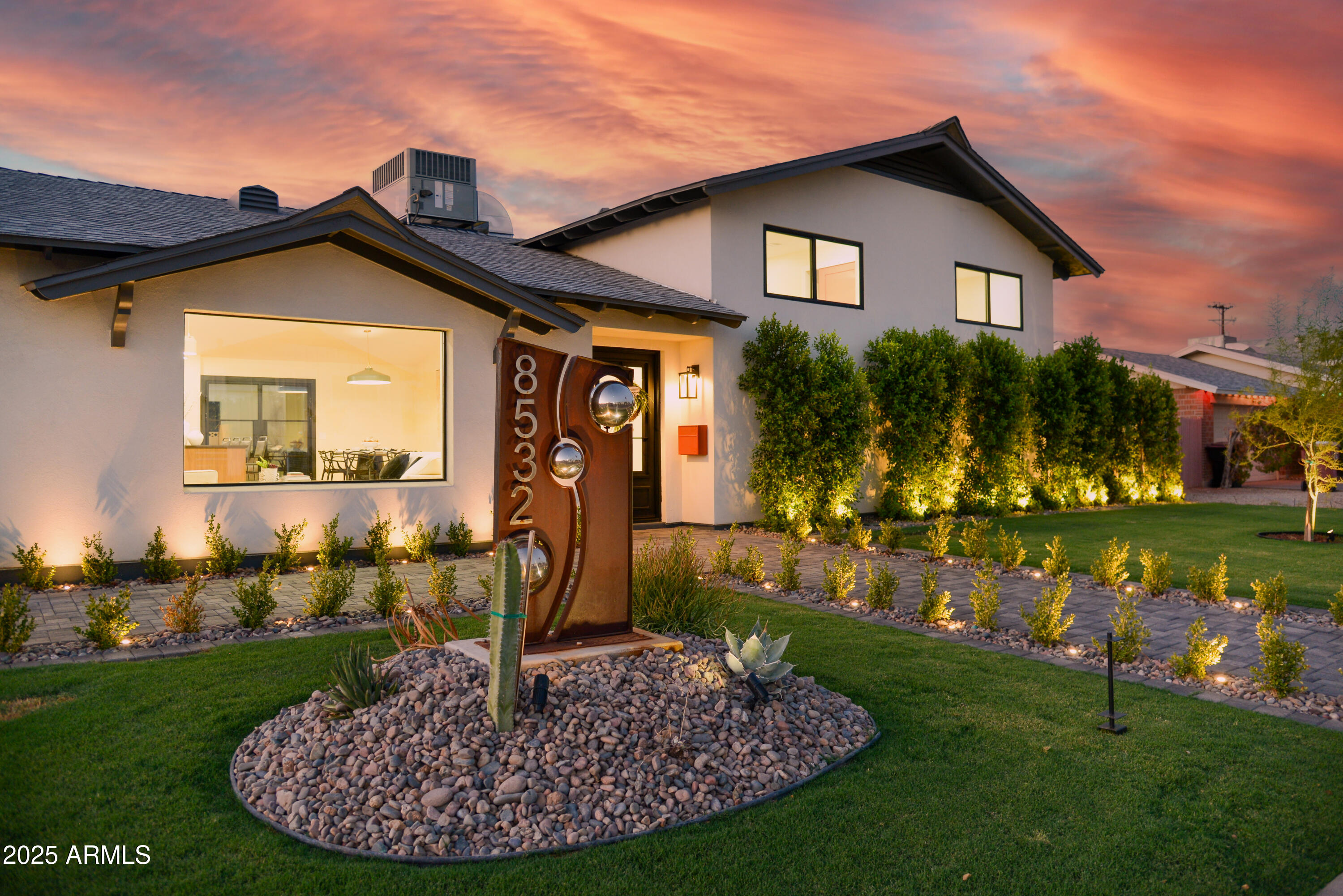 8532 E SAN MIGUEL Avenue