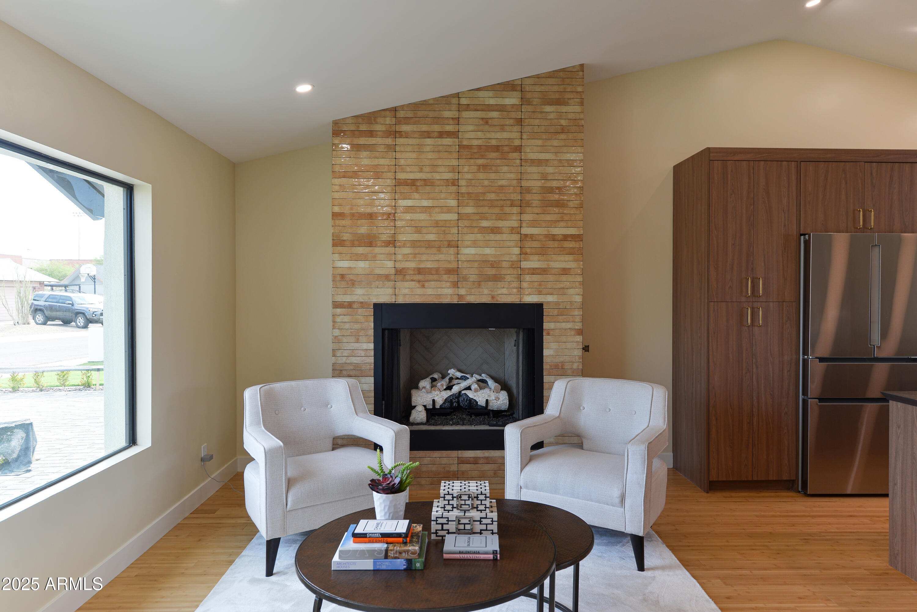 8532 E SAN MIGUEL Avenue