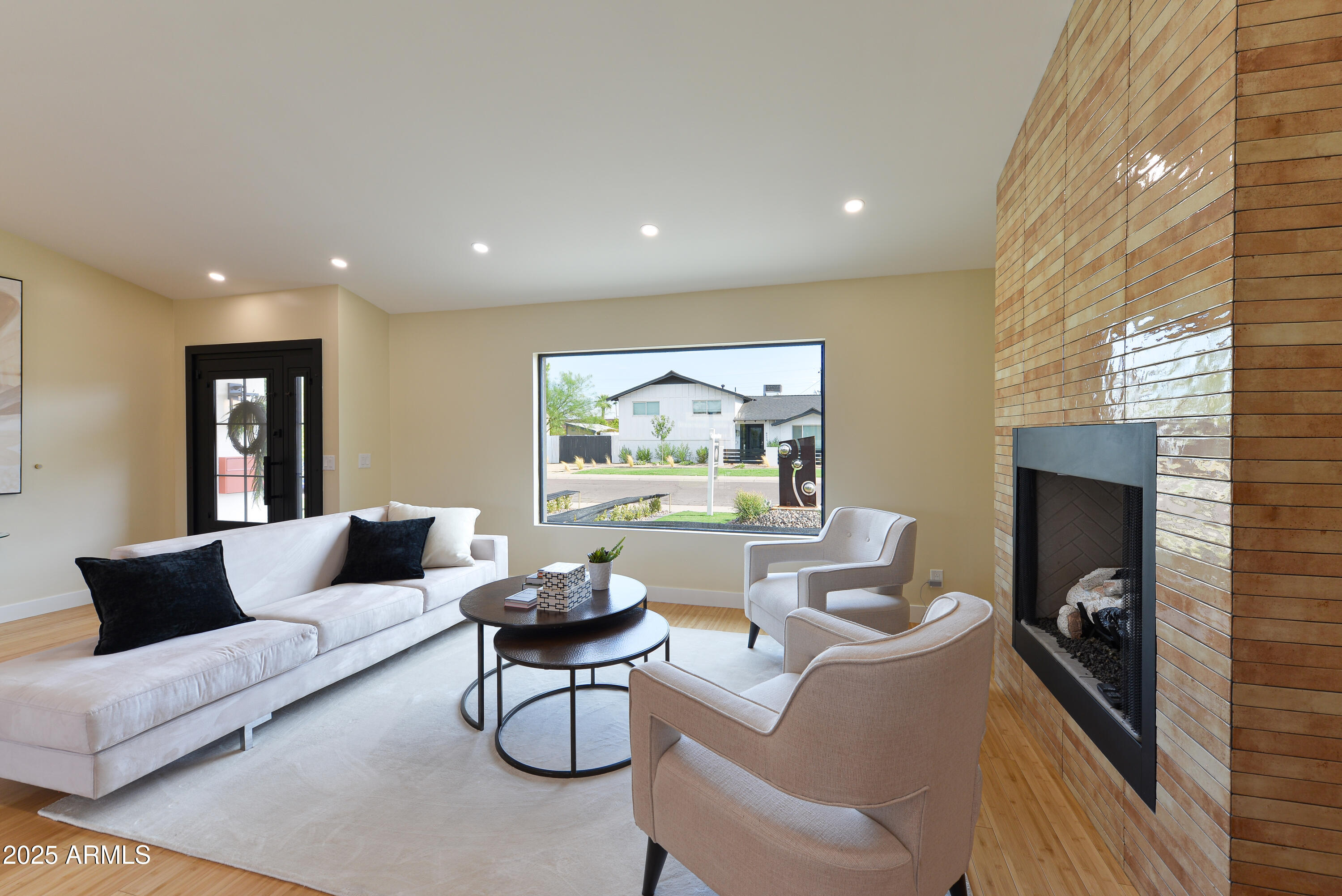 8532 E SAN MIGUEL Avenue