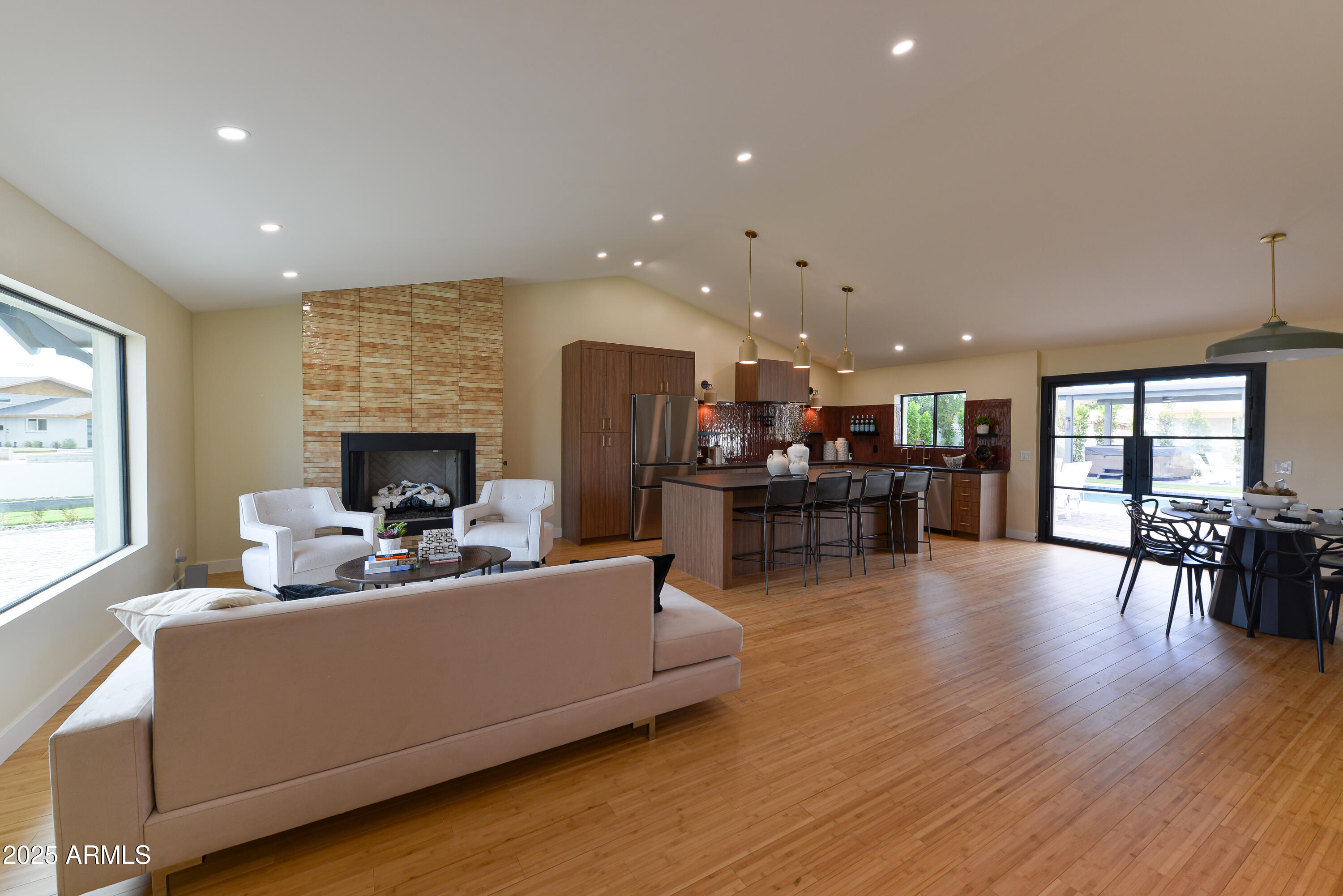 8532 E SAN MIGUEL Avenue