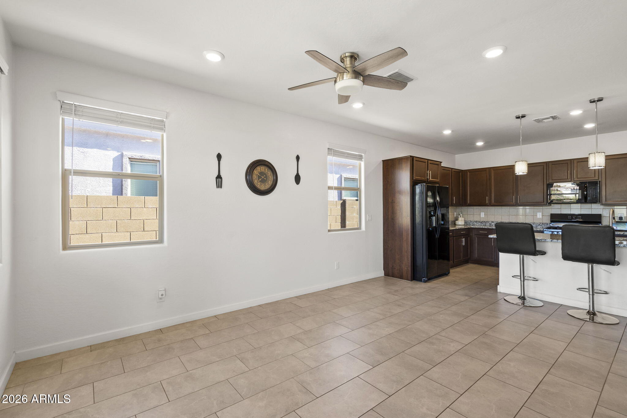 2818 W MINTON Street