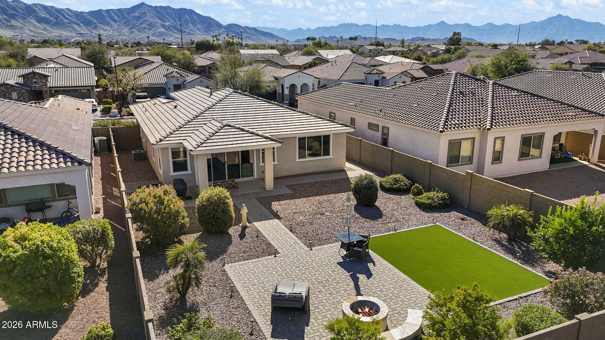 2818 W MINTON Street