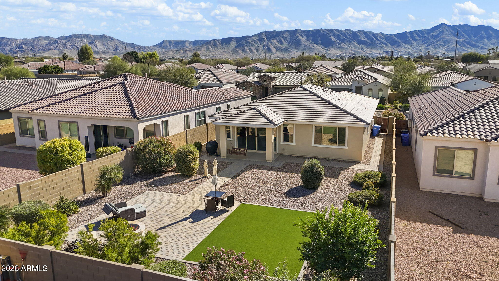 2818 W MINTON Street