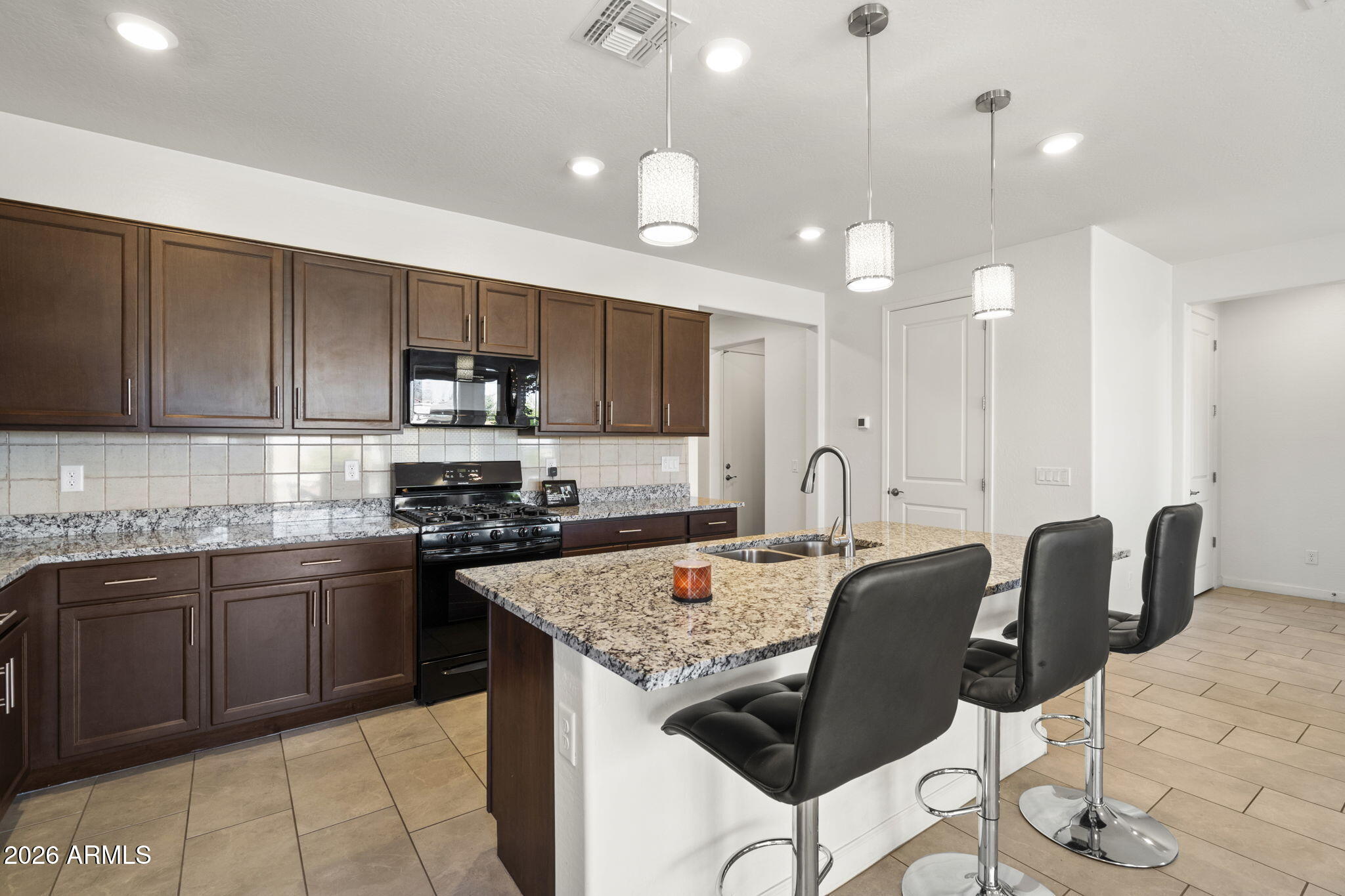 2818 W MINTON Street