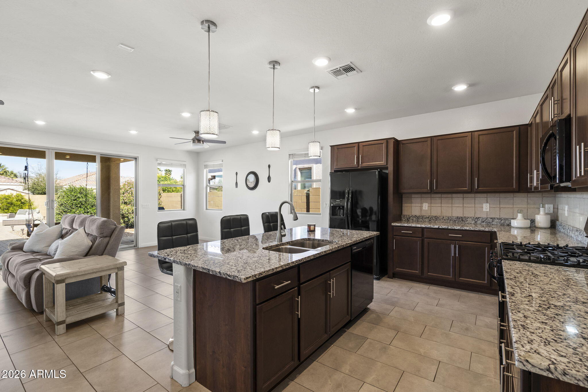 2818 W MINTON Street