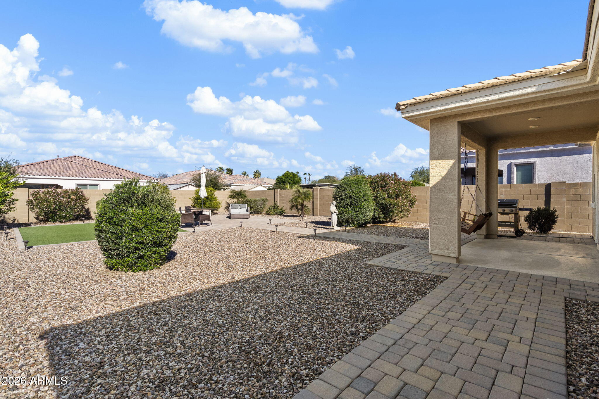 2818 W MINTON Street