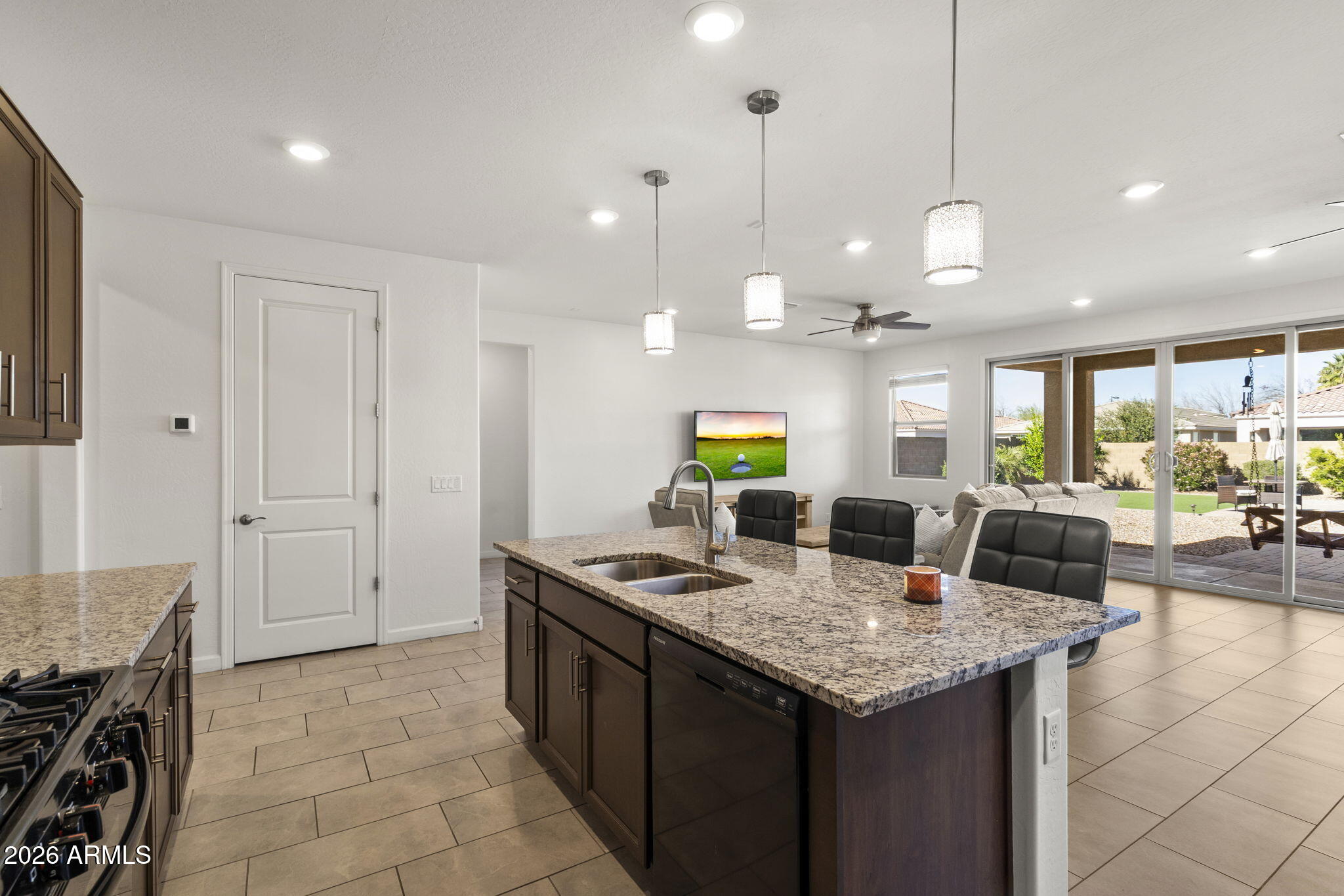 2818 W MINTON Street