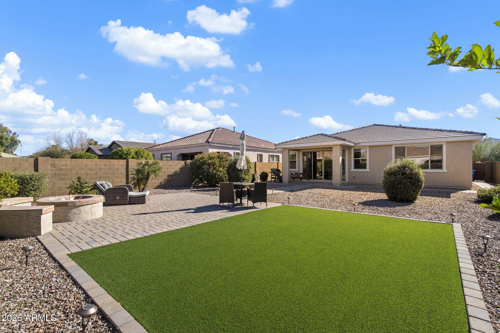 2818 W MINTON Street