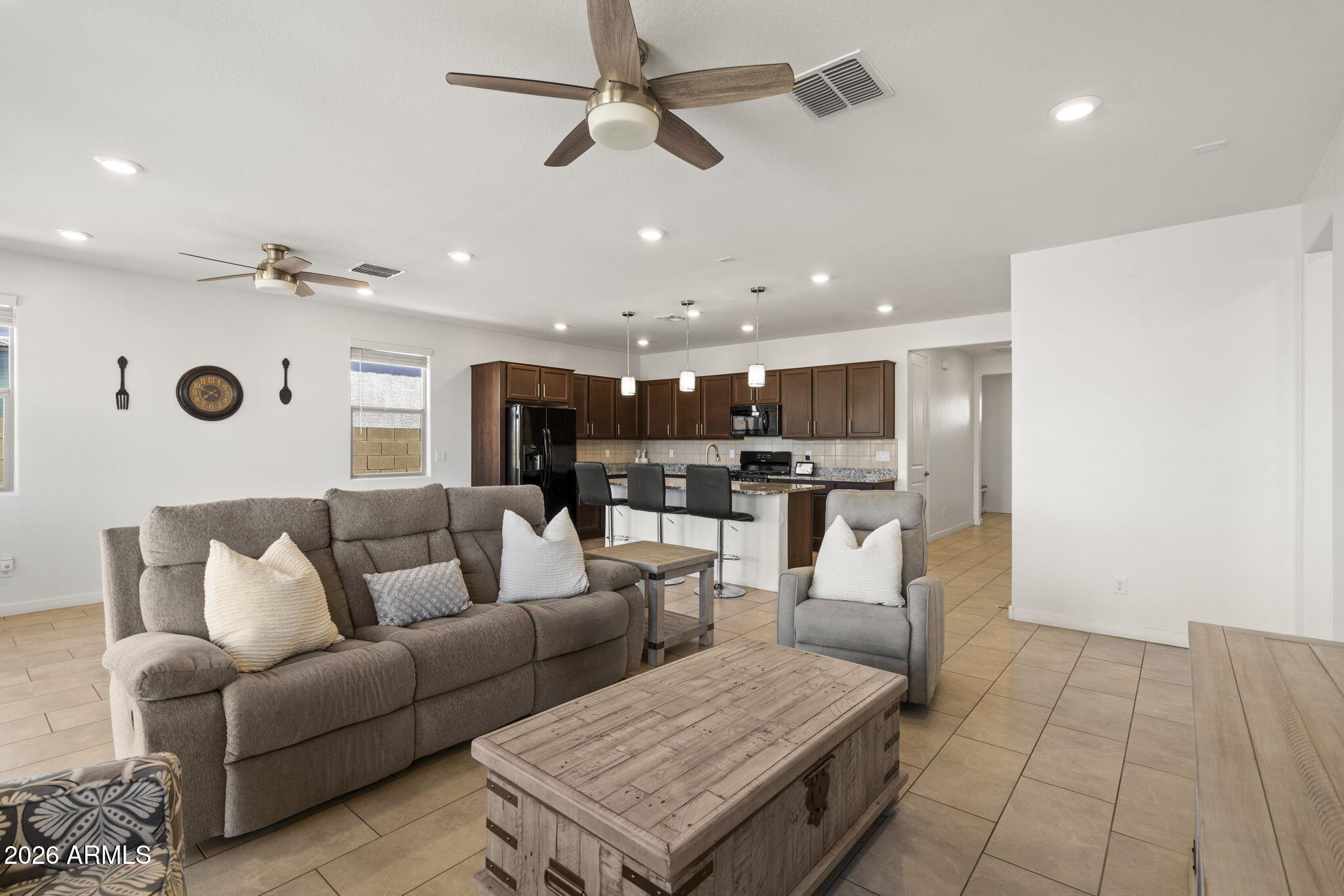 2818 W MINTON Street