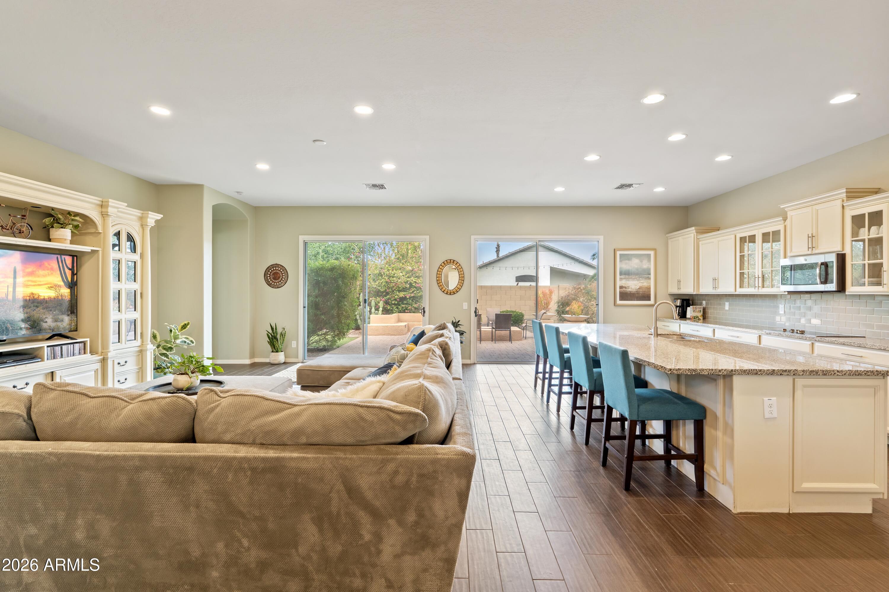 2120 E Geronimo Street