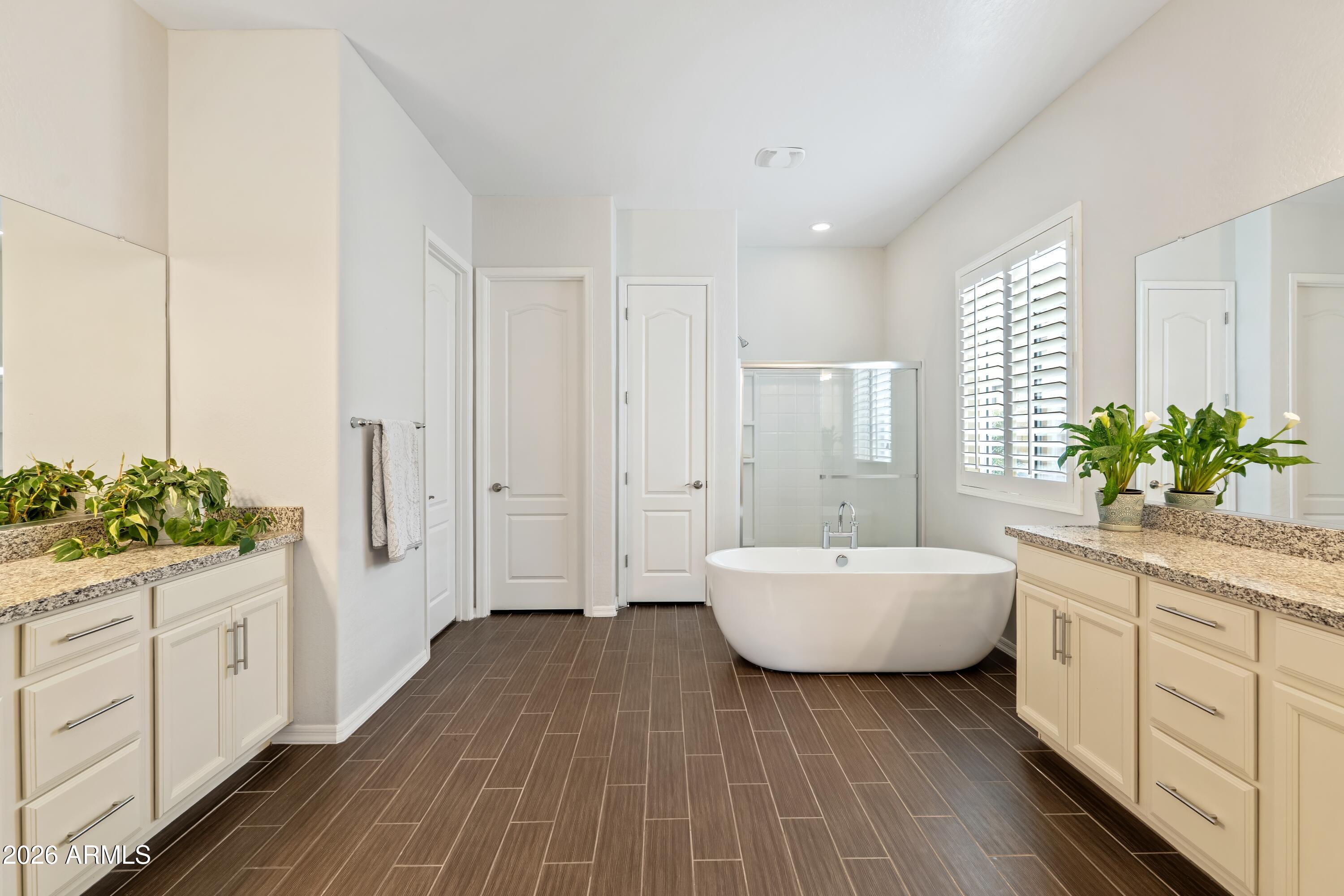 2120 E Geronimo Street