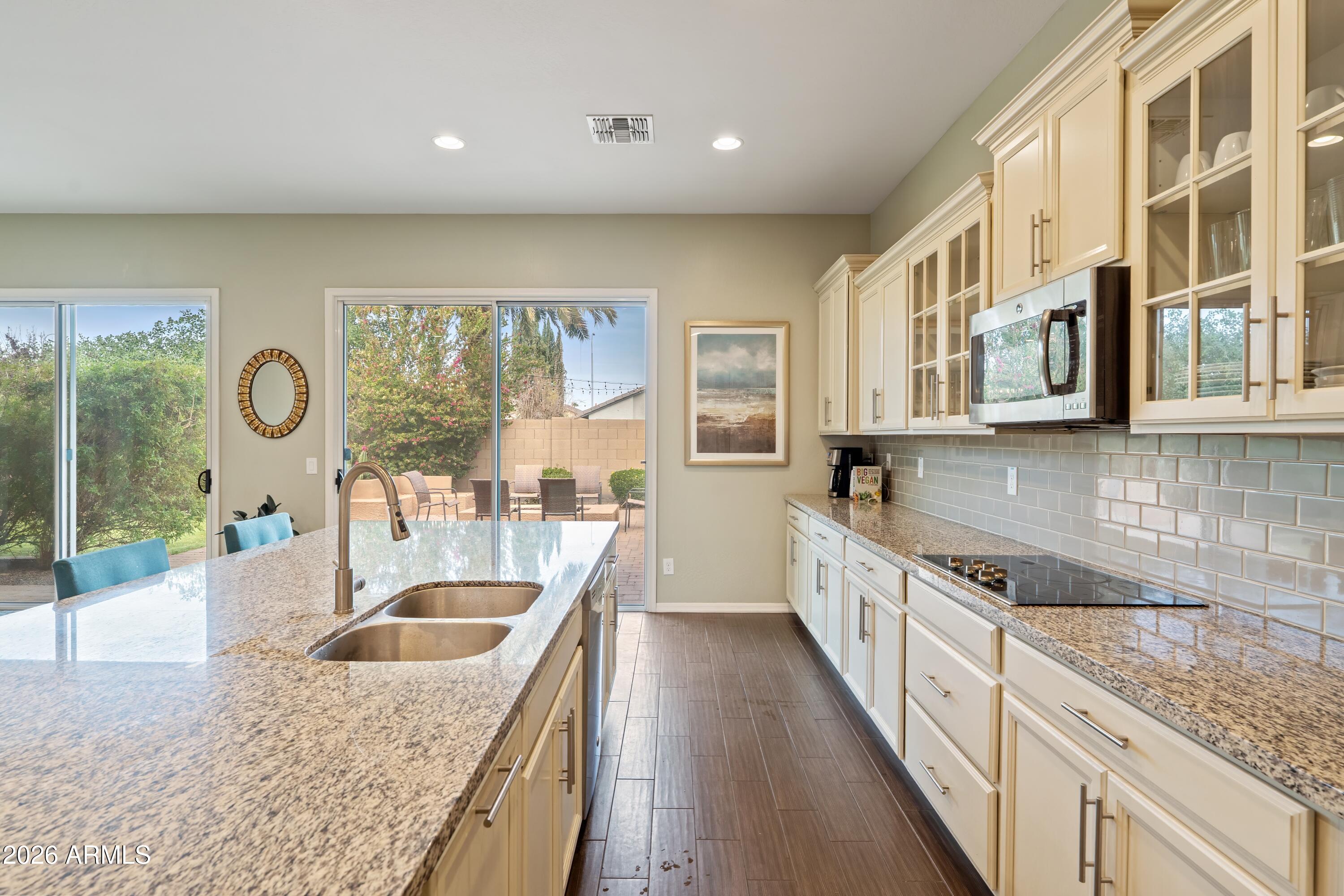 2120 E Geronimo Street