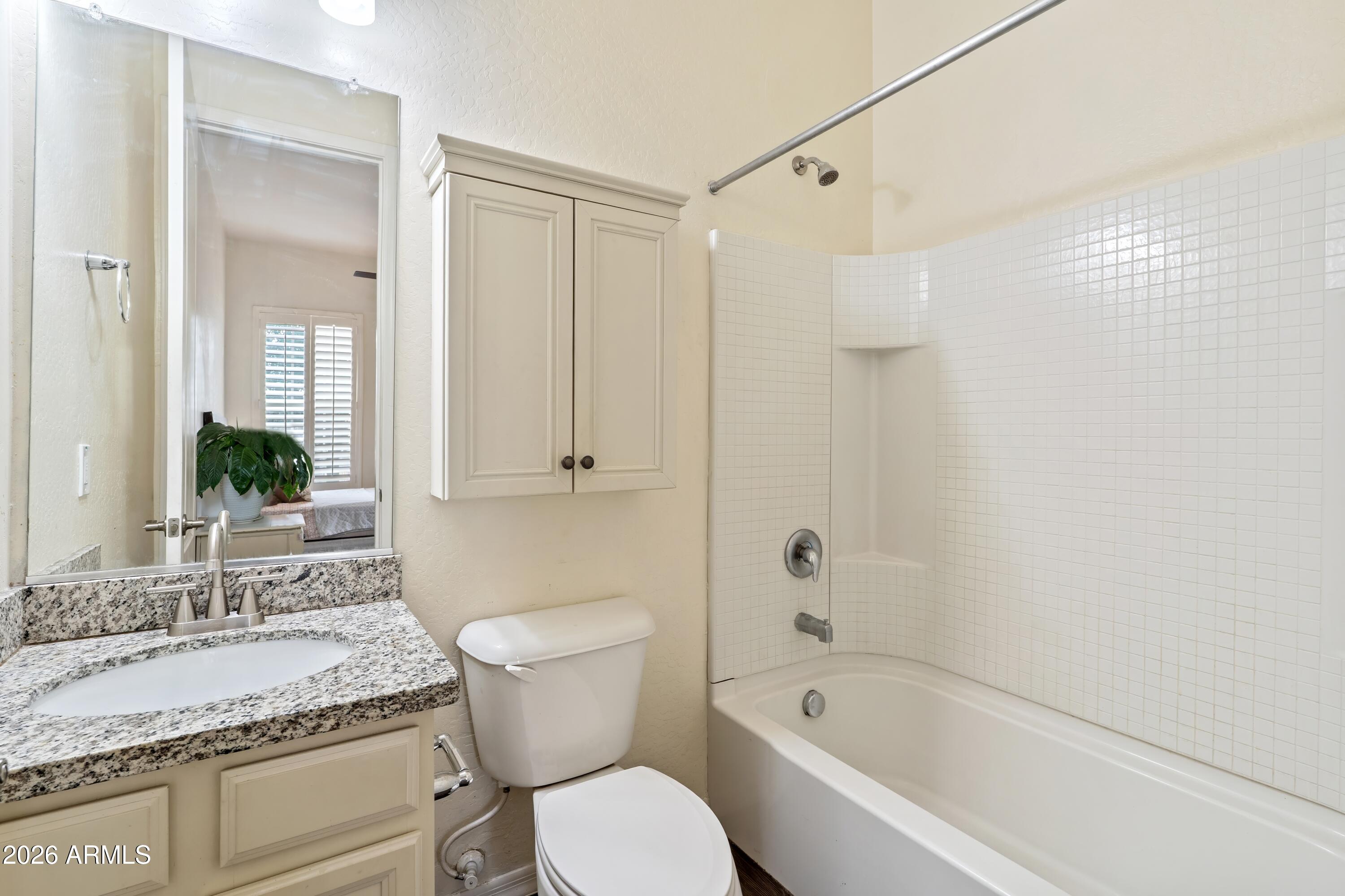 2120 E Geronimo Street