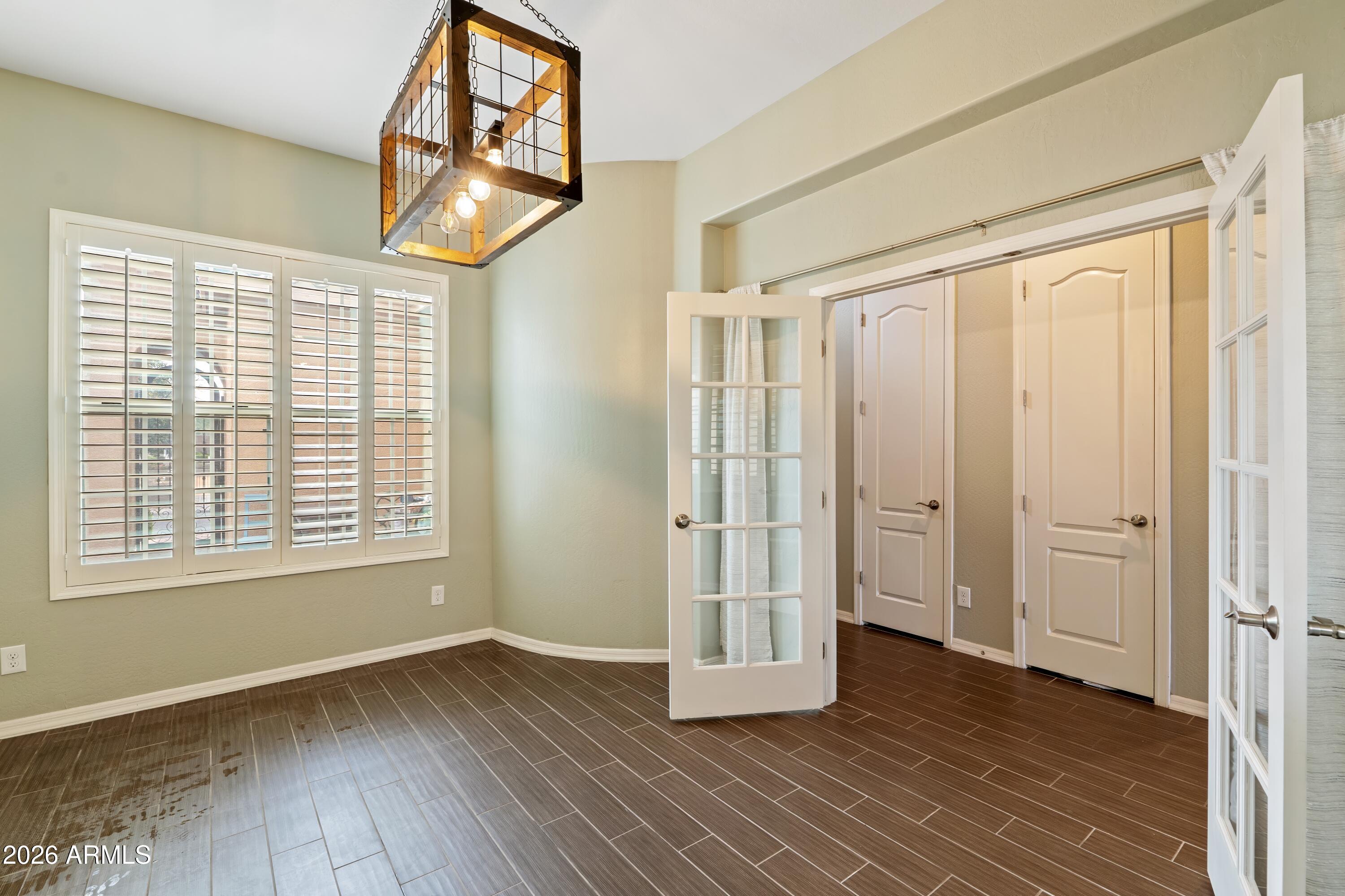 2120 E Geronimo Street