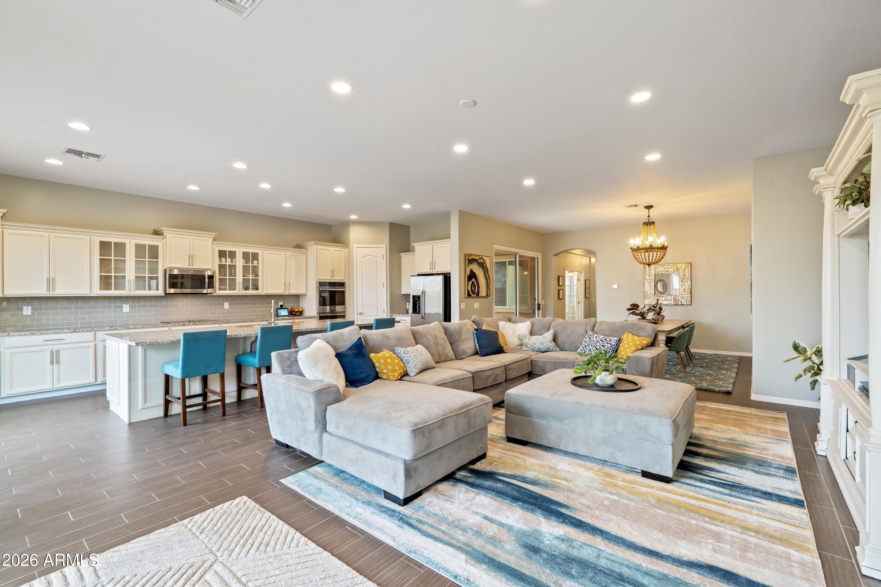 2120 E Geronimo Street