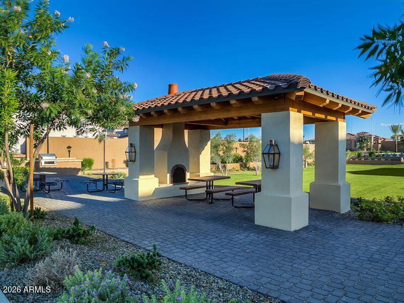 2120 E Geronimo Street