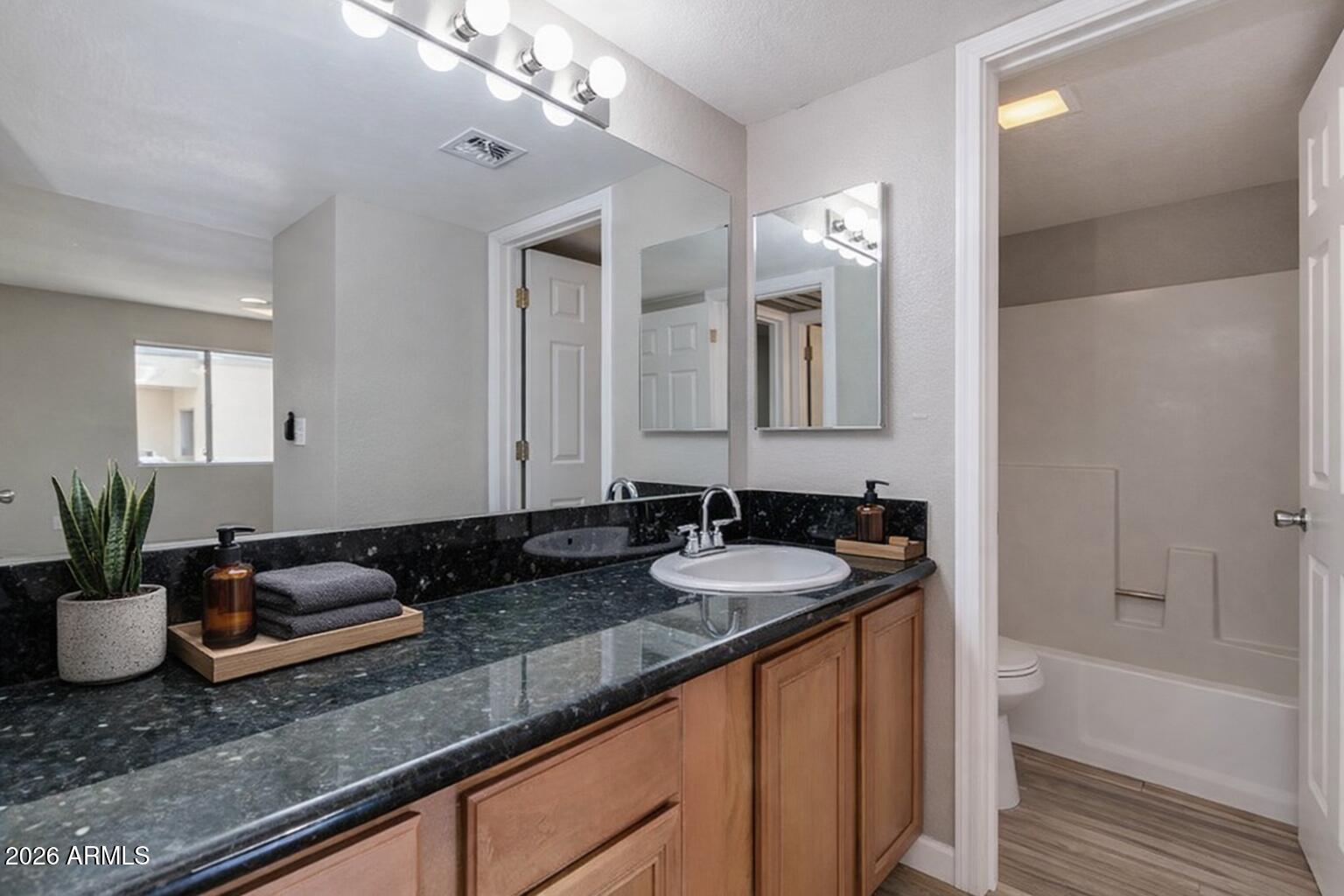 740 W ELM Street 254