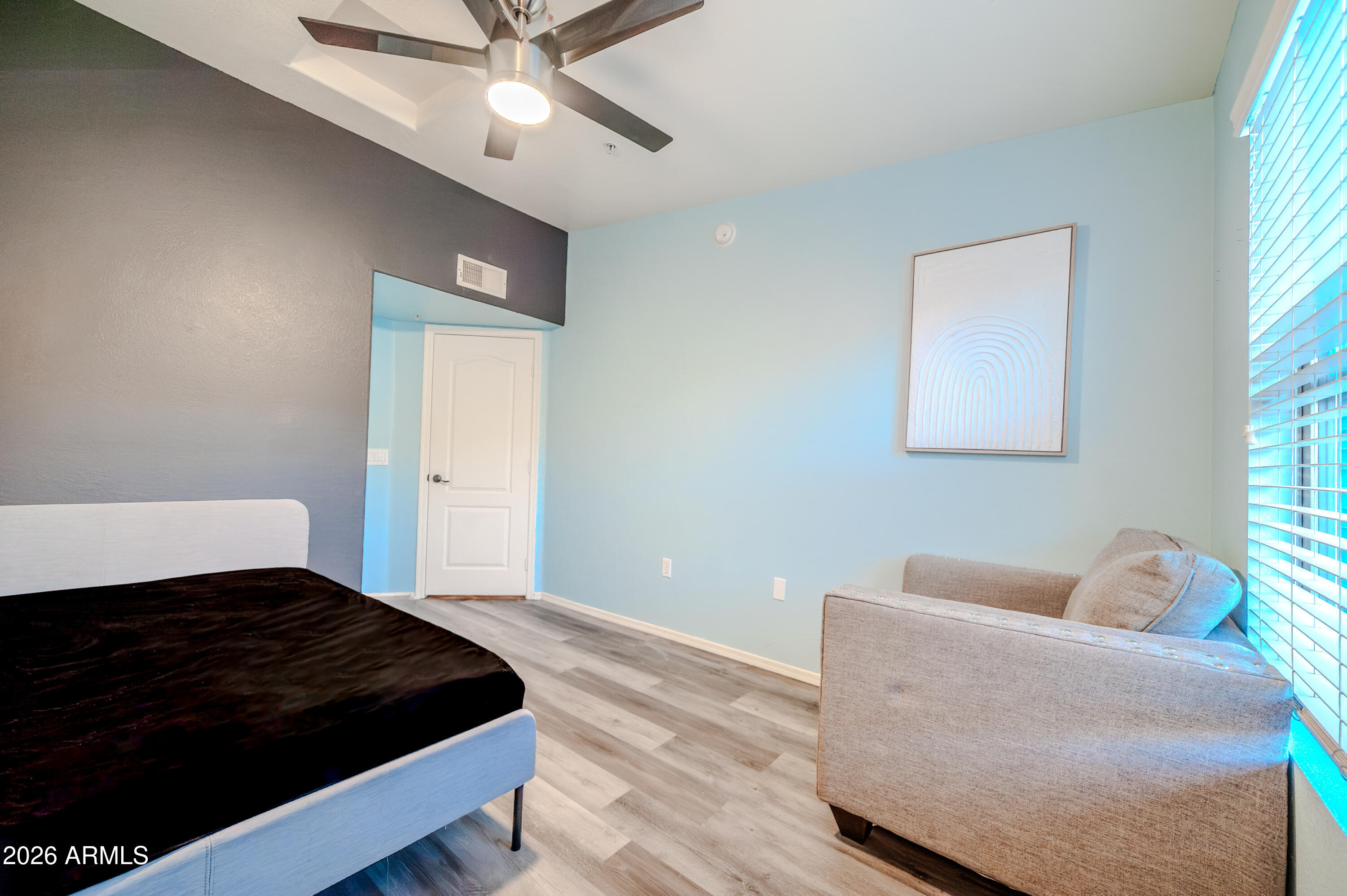 2402 E 5TH Street NW 1524