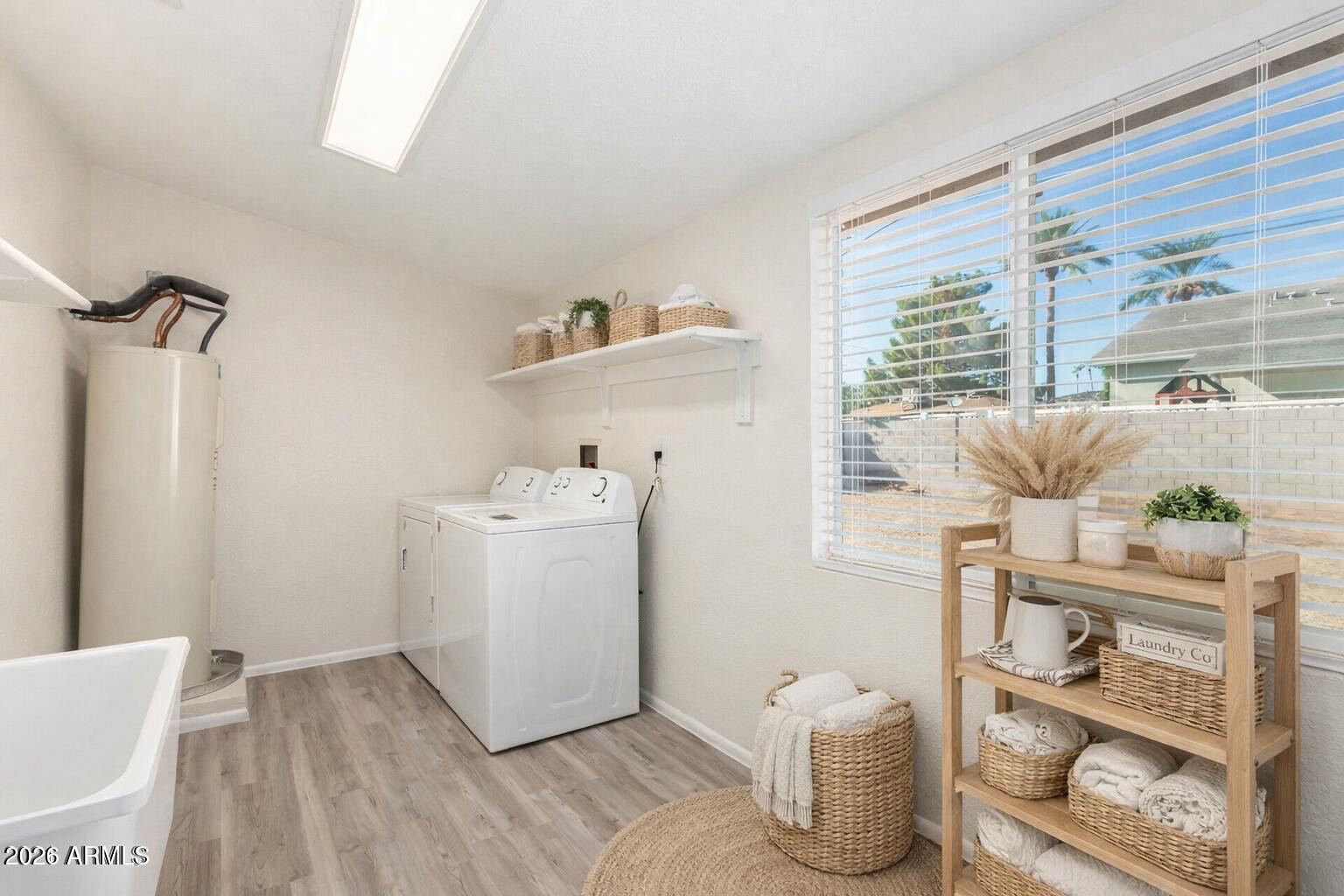 4016 E INDIANOLA Avenue