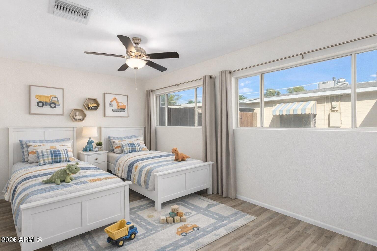 4016 E INDIANOLA Avenue