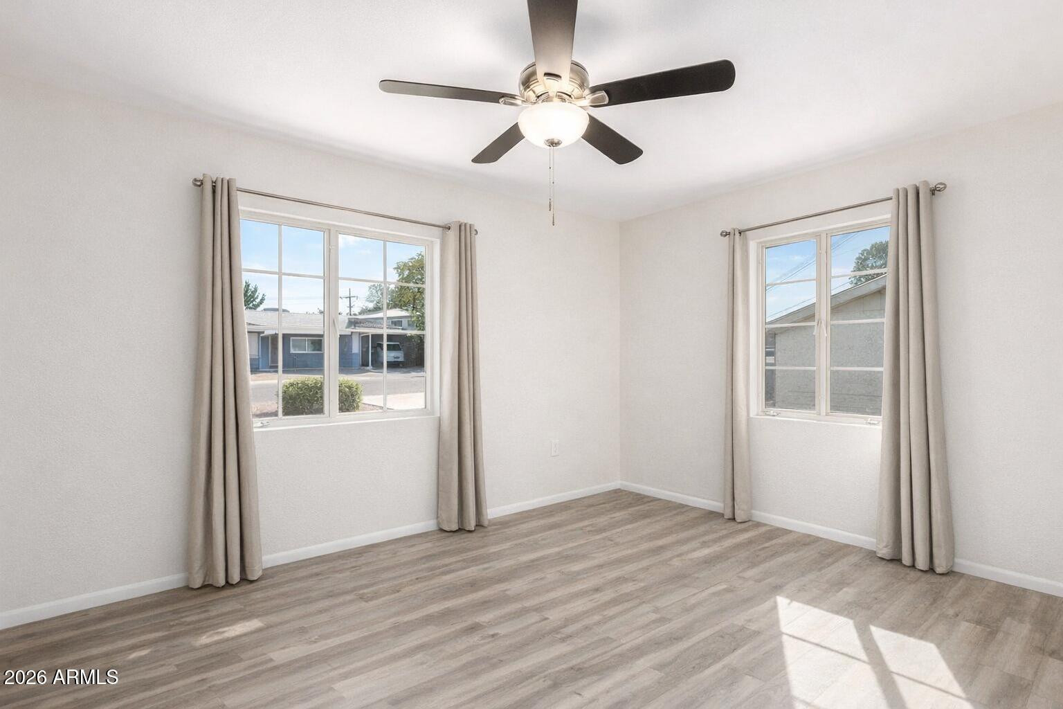 4016 E INDIANOLA Avenue