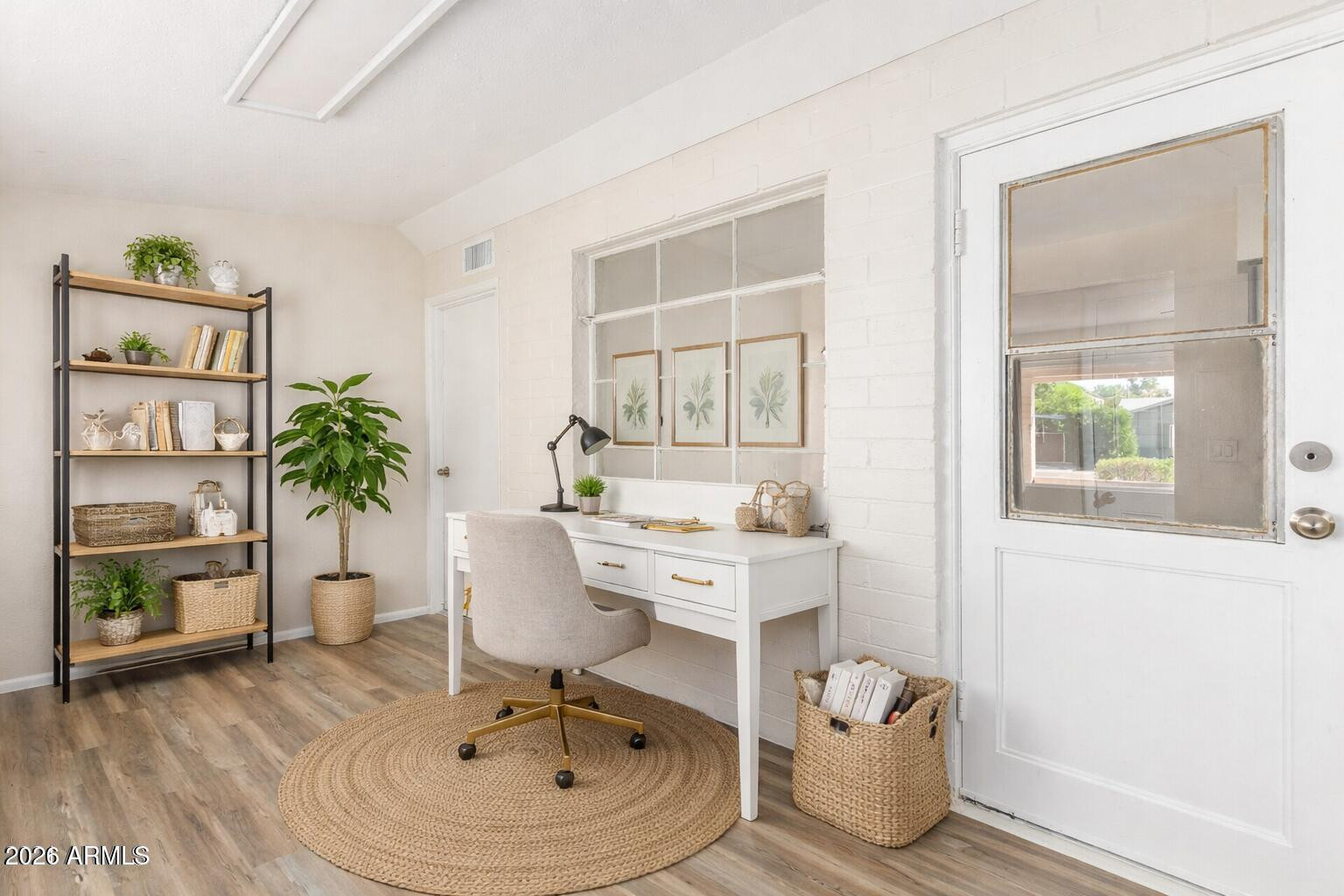 4016 E INDIANOLA Avenue