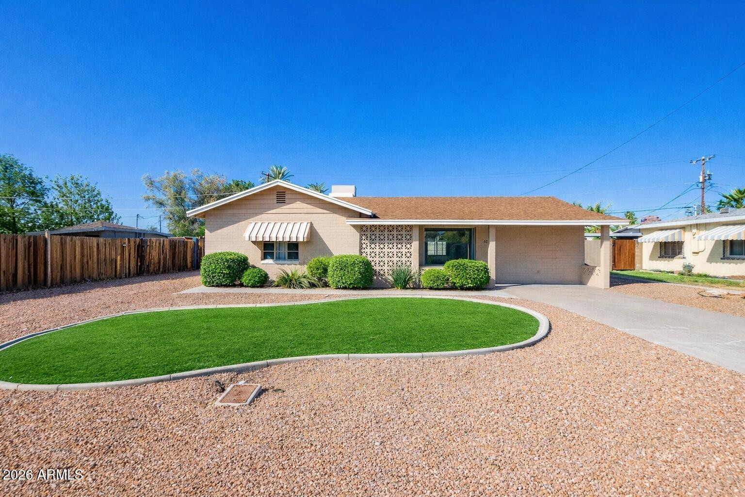 4016 E INDIANOLA Avenue