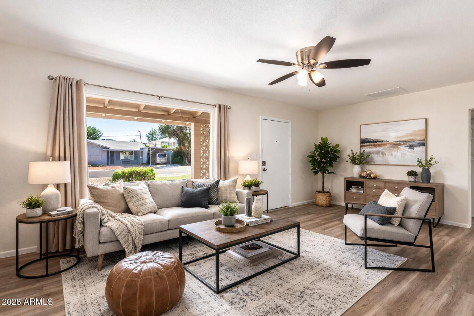 4016 E INDIANOLA Avenue