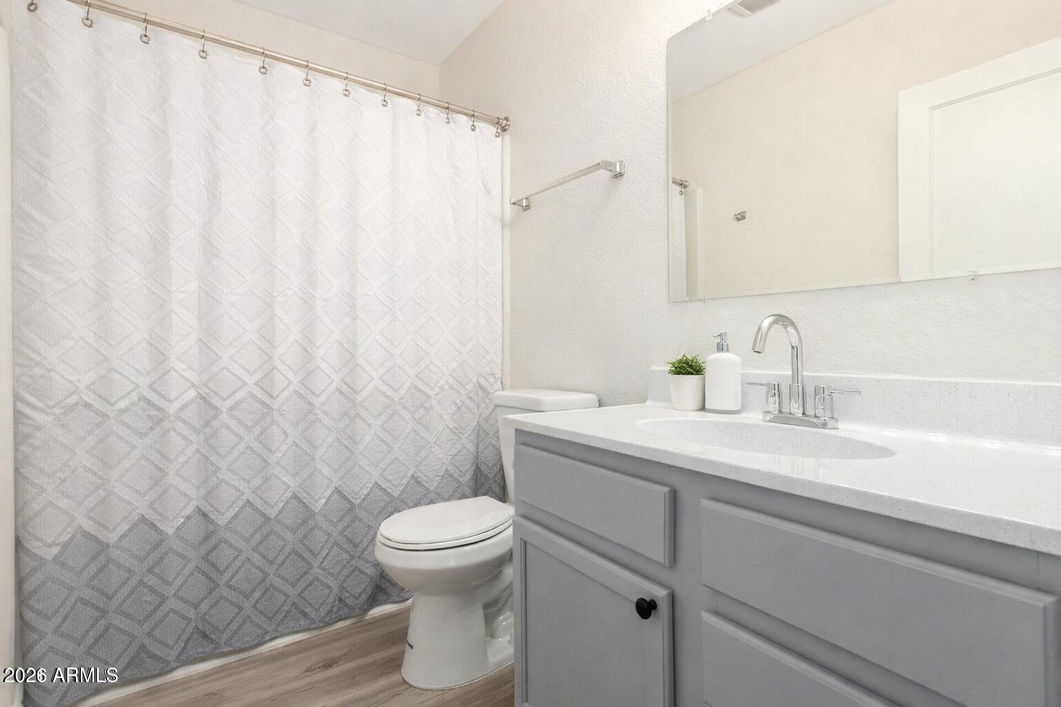 4016 E INDIANOLA Avenue