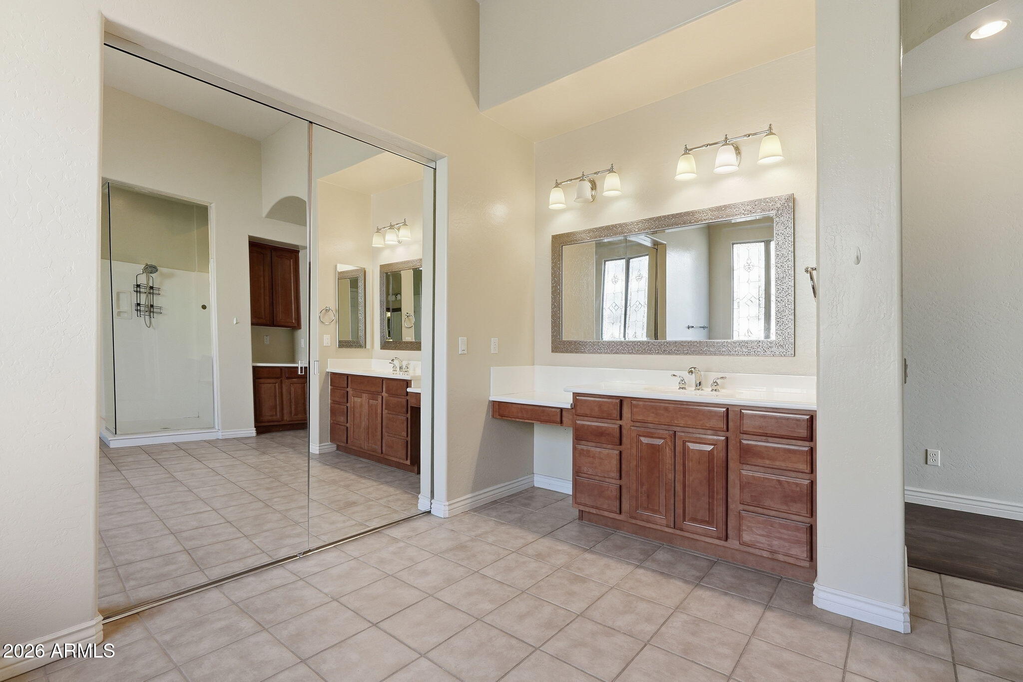 1524 W MOODY Trail