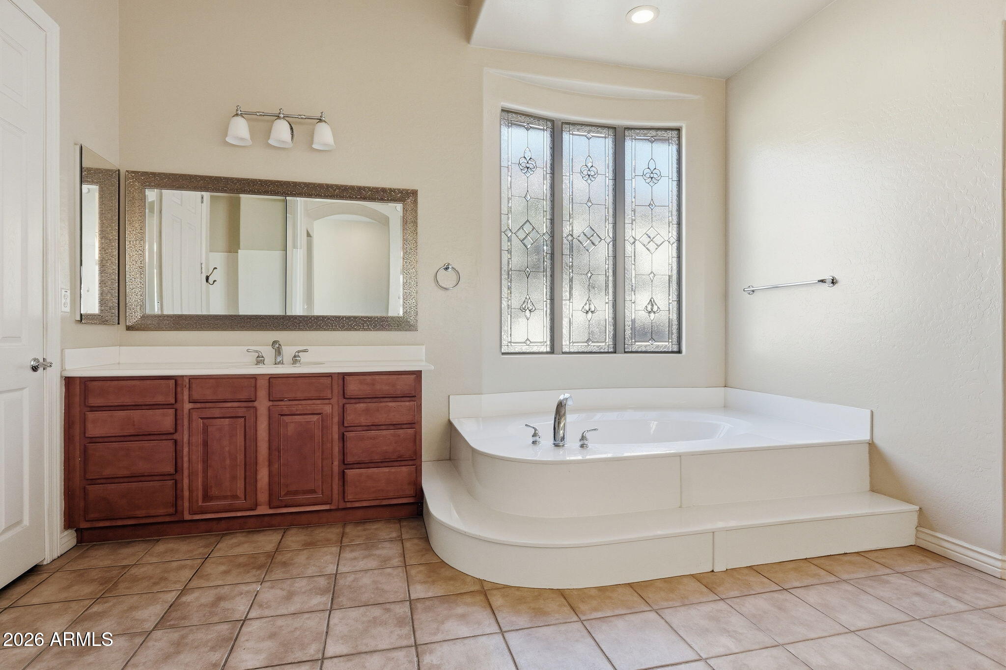 1524 W MOODY Trail