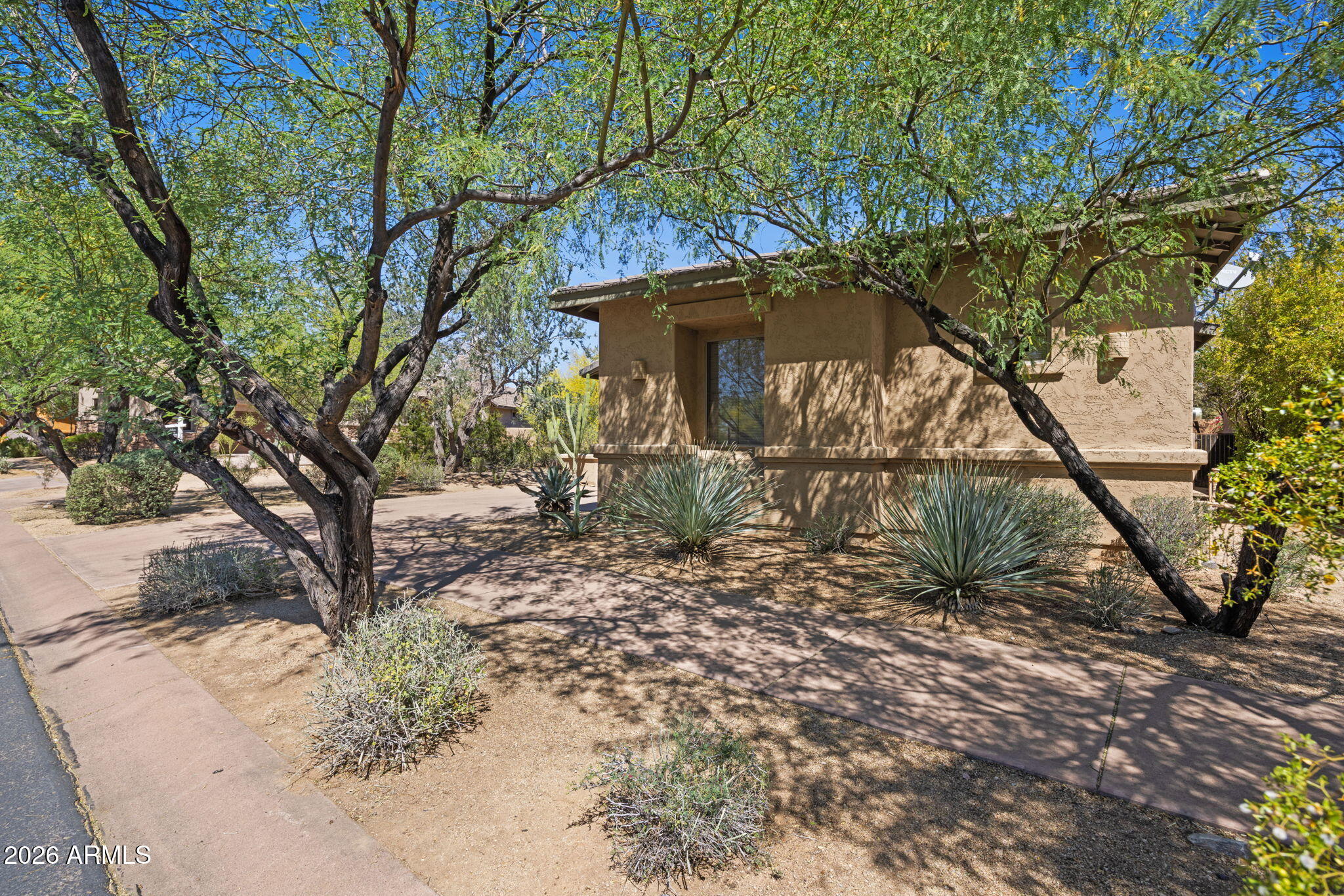 9506 E MOHAWK Lane