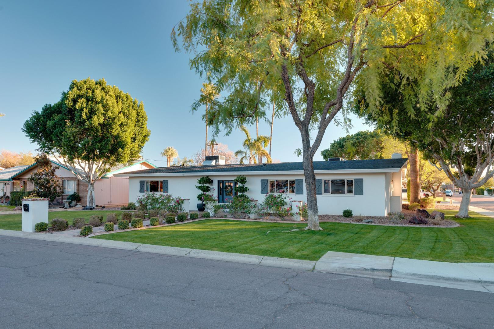 243 W Harmont Drive
