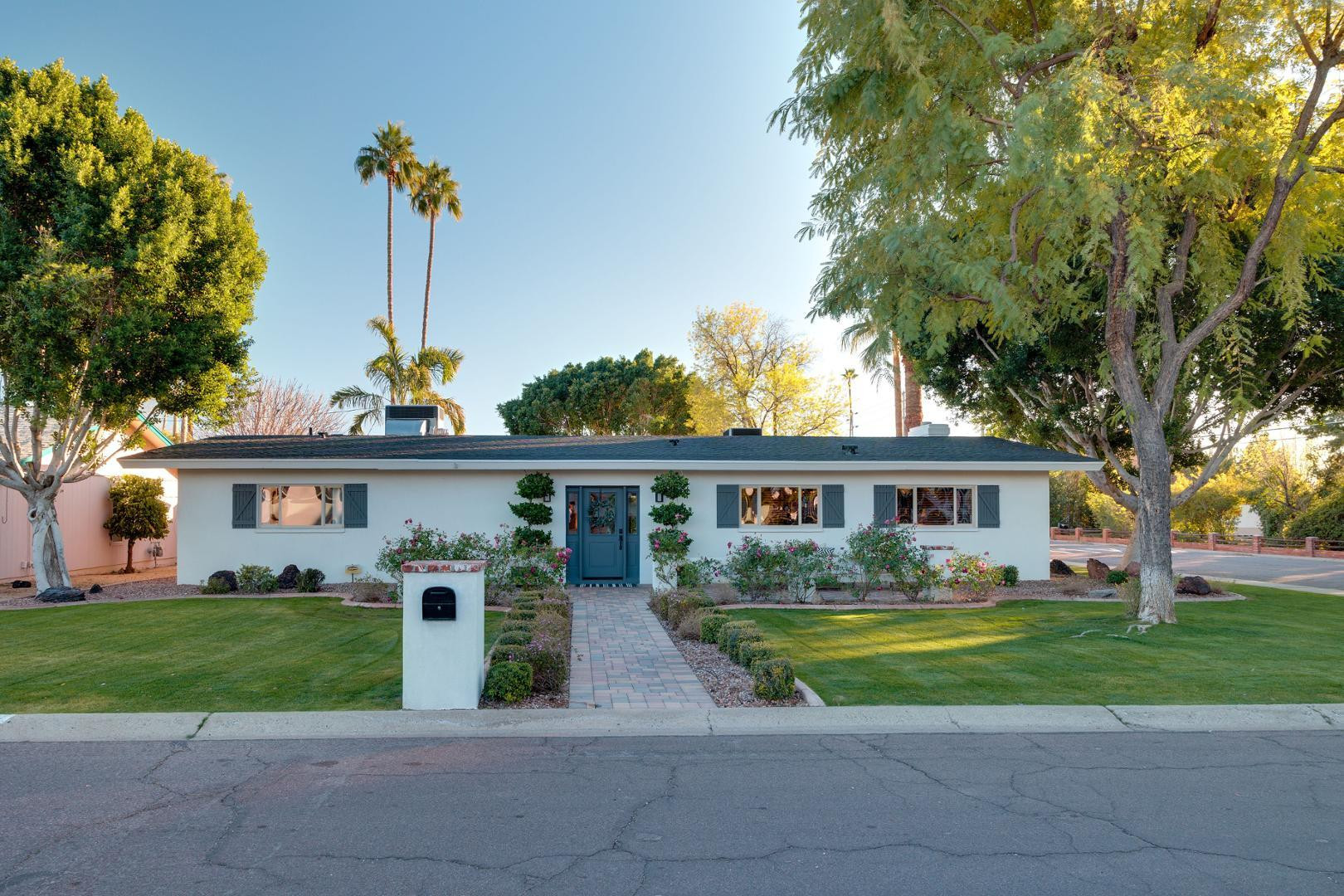 243 W Harmont Drive