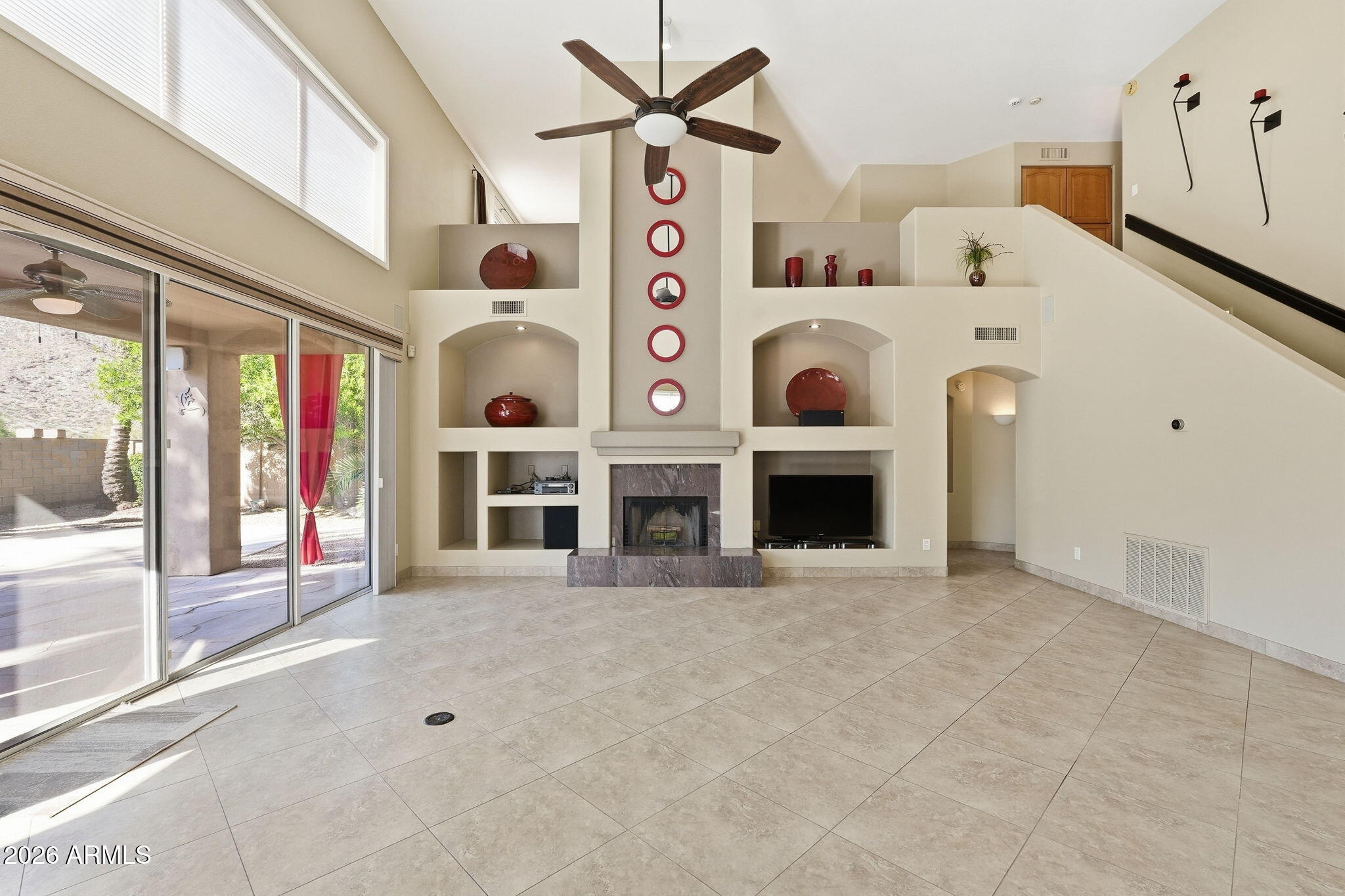 718 E MOUNTAIN SAGE Drive