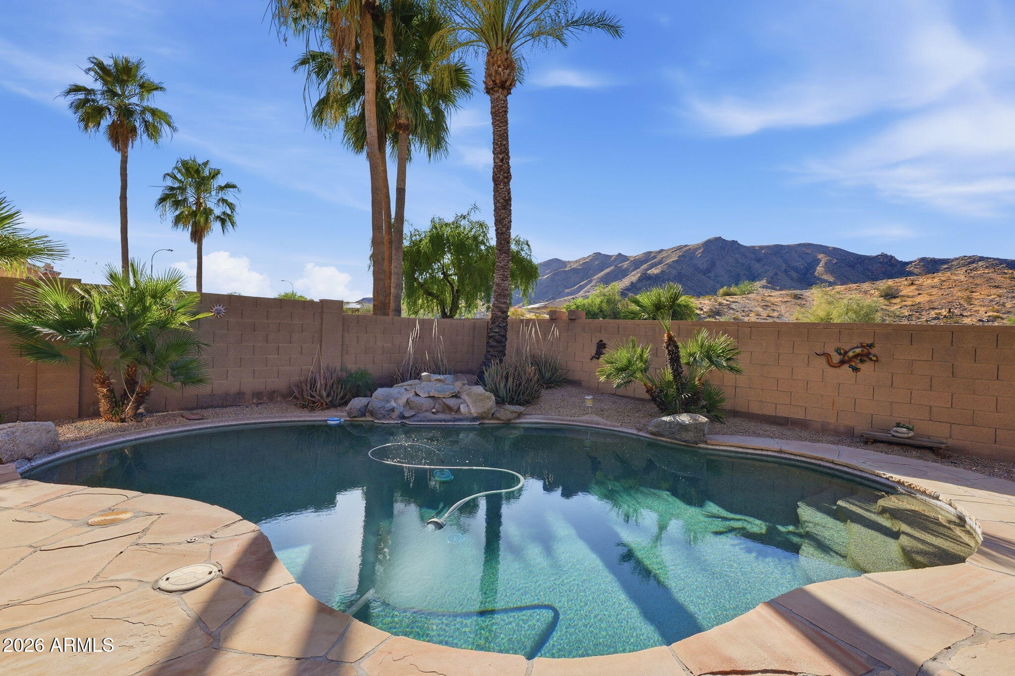 718 E MOUNTAIN SAGE Drive