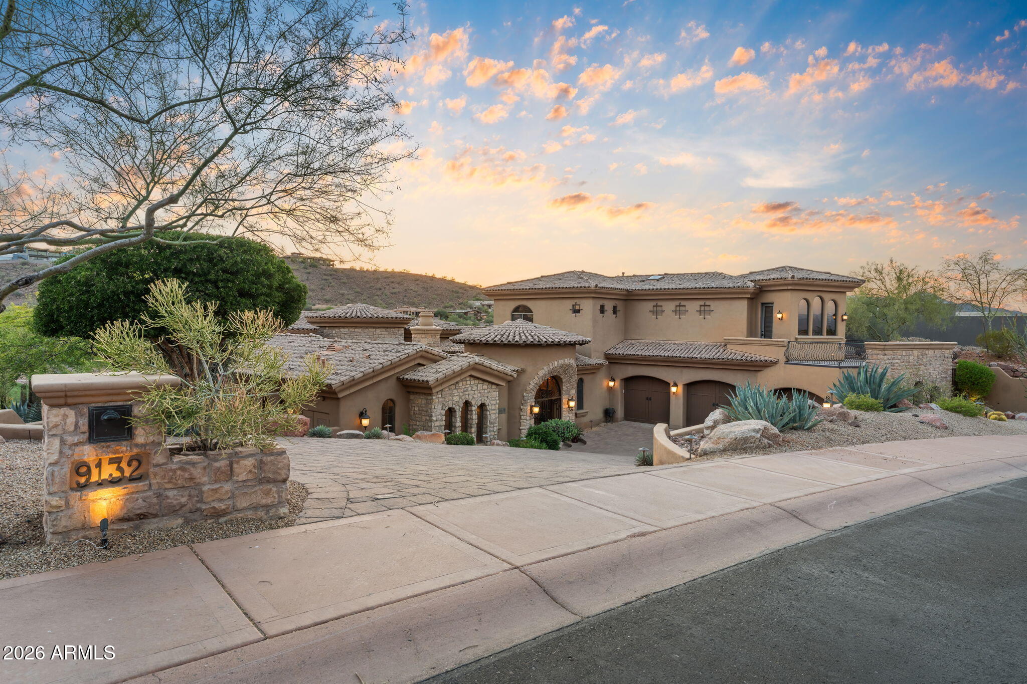 9132 N HORIZON Trail